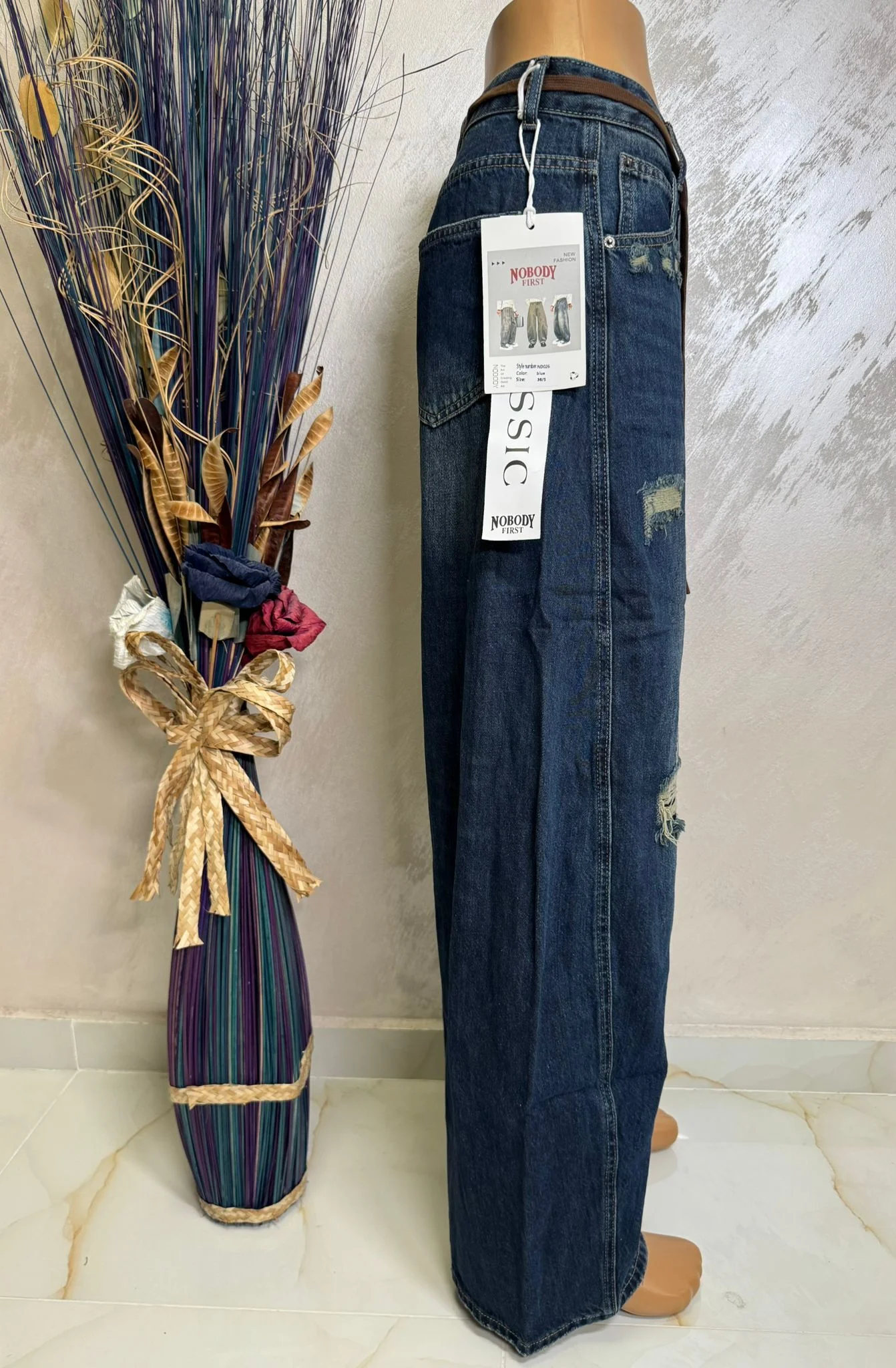 Blugi damă wide leg rupți cu curea decorativă