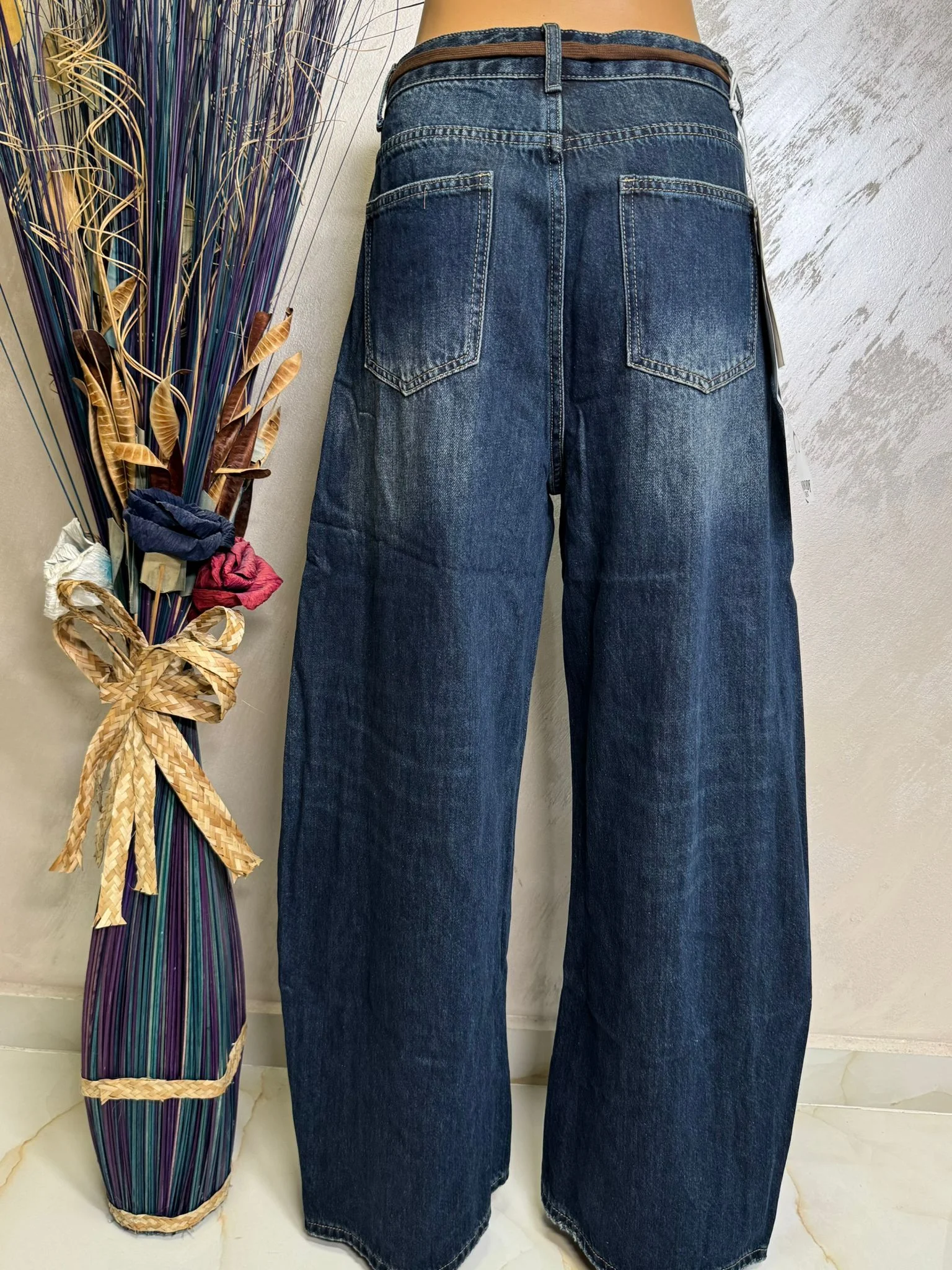 Blugi damă wide leg rupți cu curea decorativă