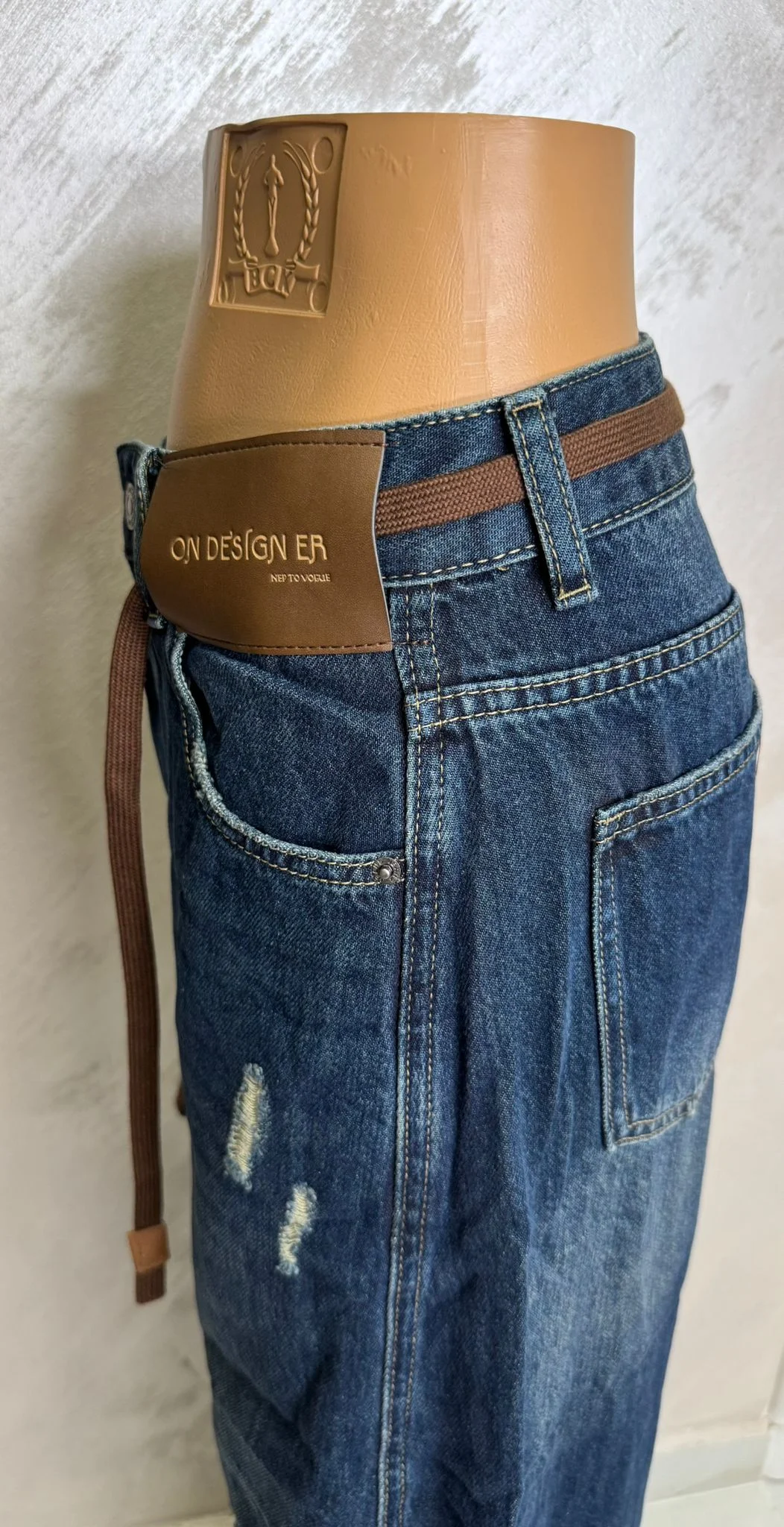 Blugi damă wide leg rupți cu curea decorativă