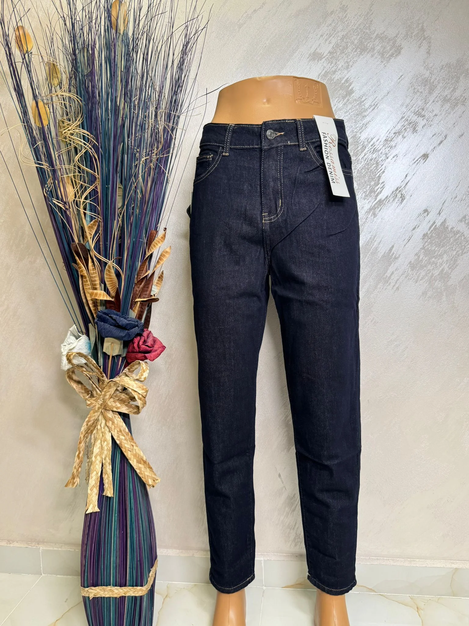 Blugi damă albastru închis model push-up efect -5 kg