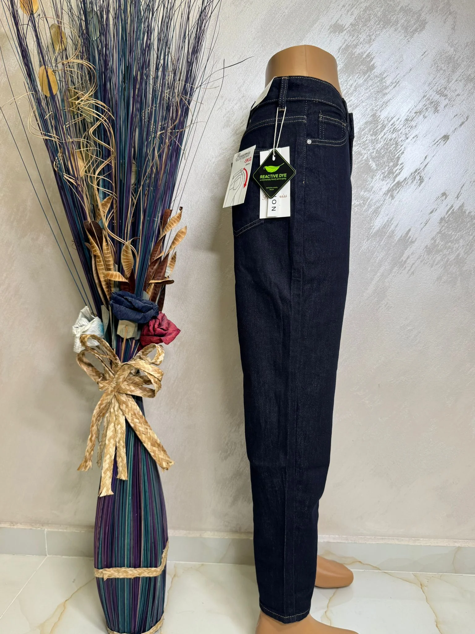 Blugi damă albastru închis model push-up efect -5 kg