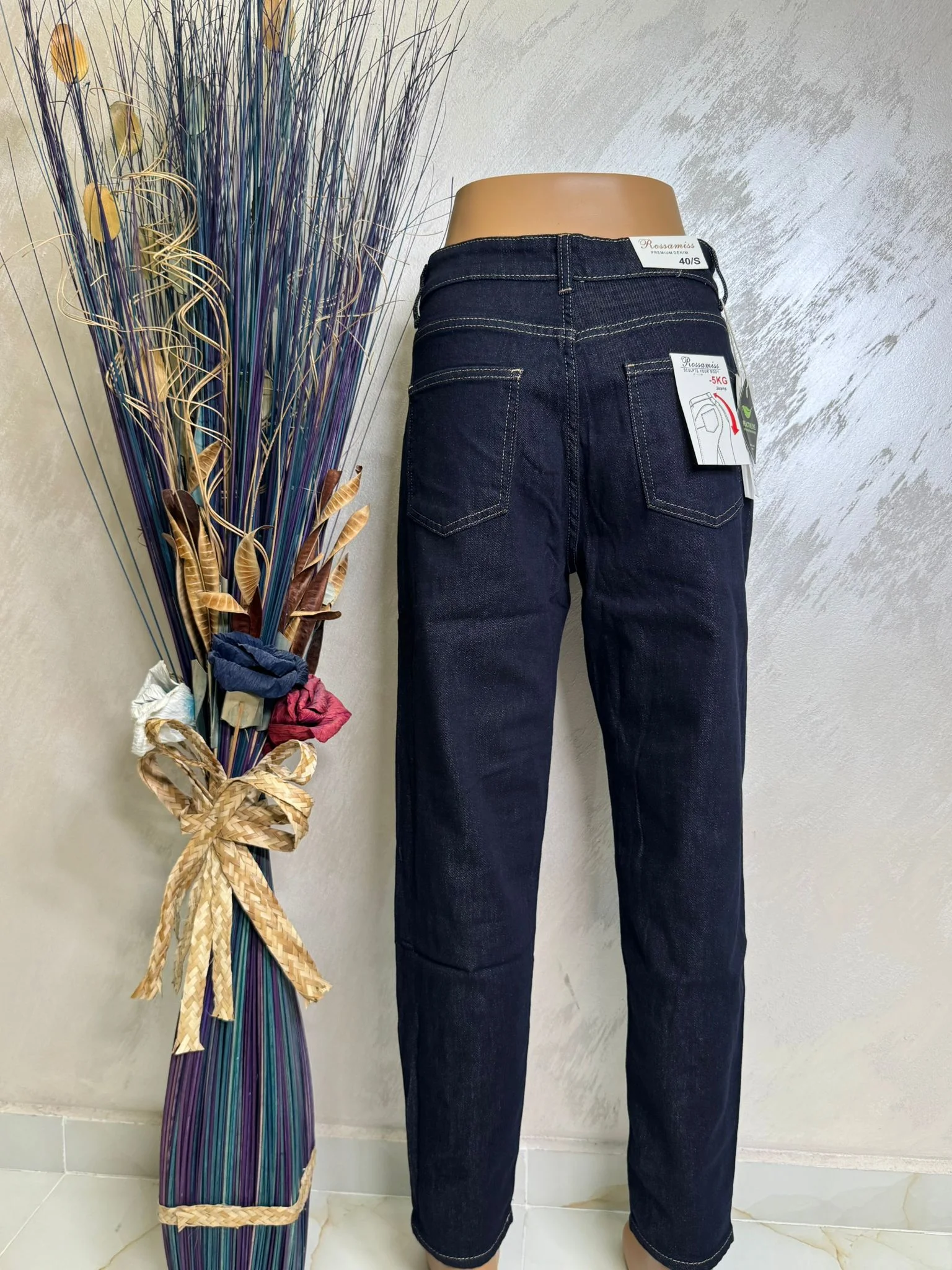 Blugi damă albastru închis model push-up efect -5 kg