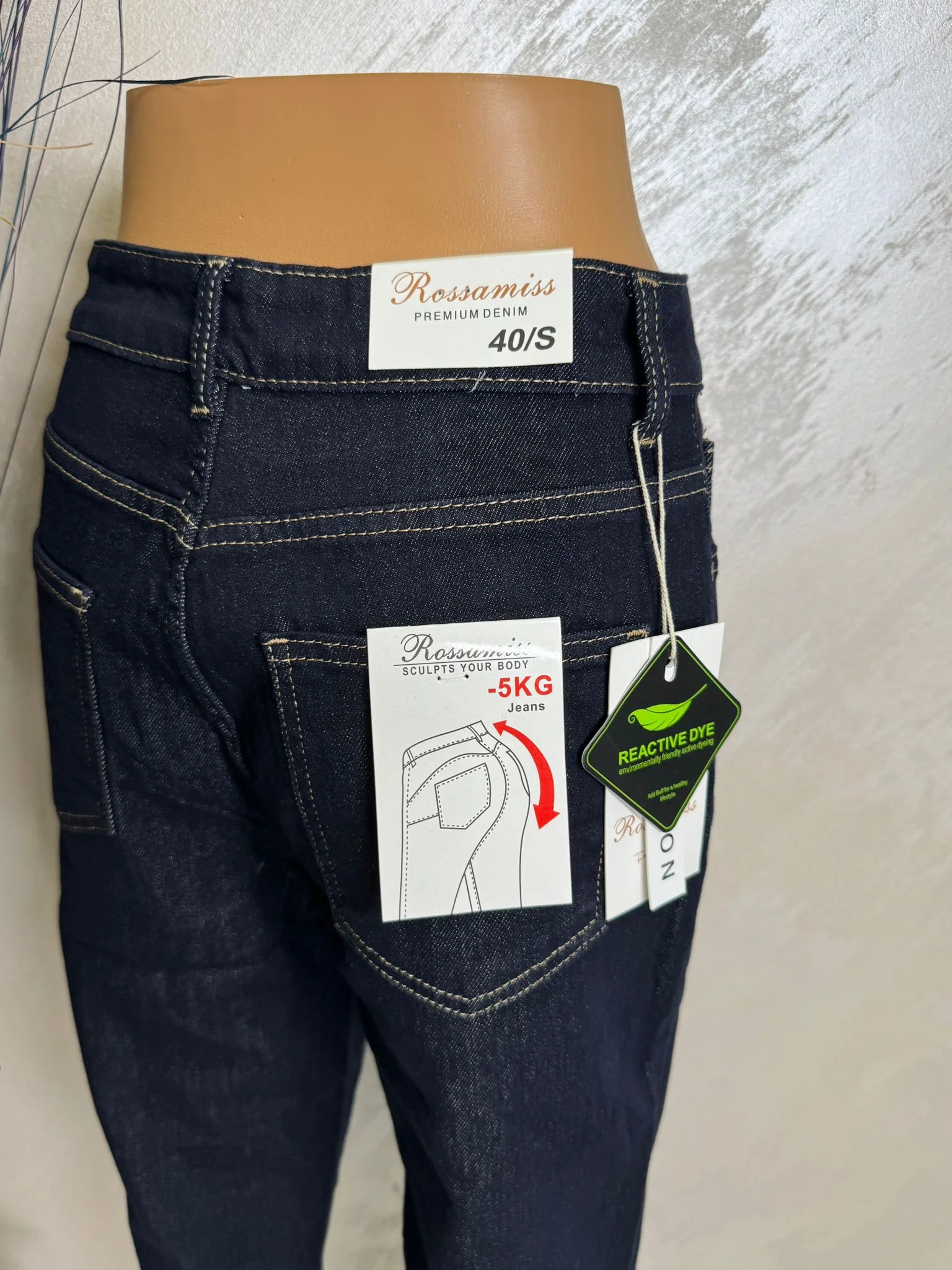 Blugi damă albastru închis model push-up efect -5 kg