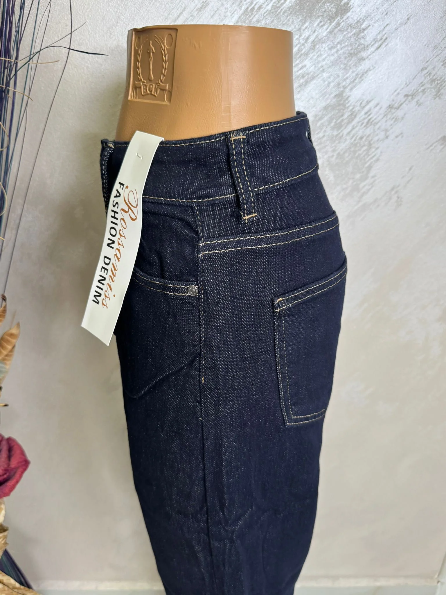 Blugi damă albastru închis model push-up efect -5 kg