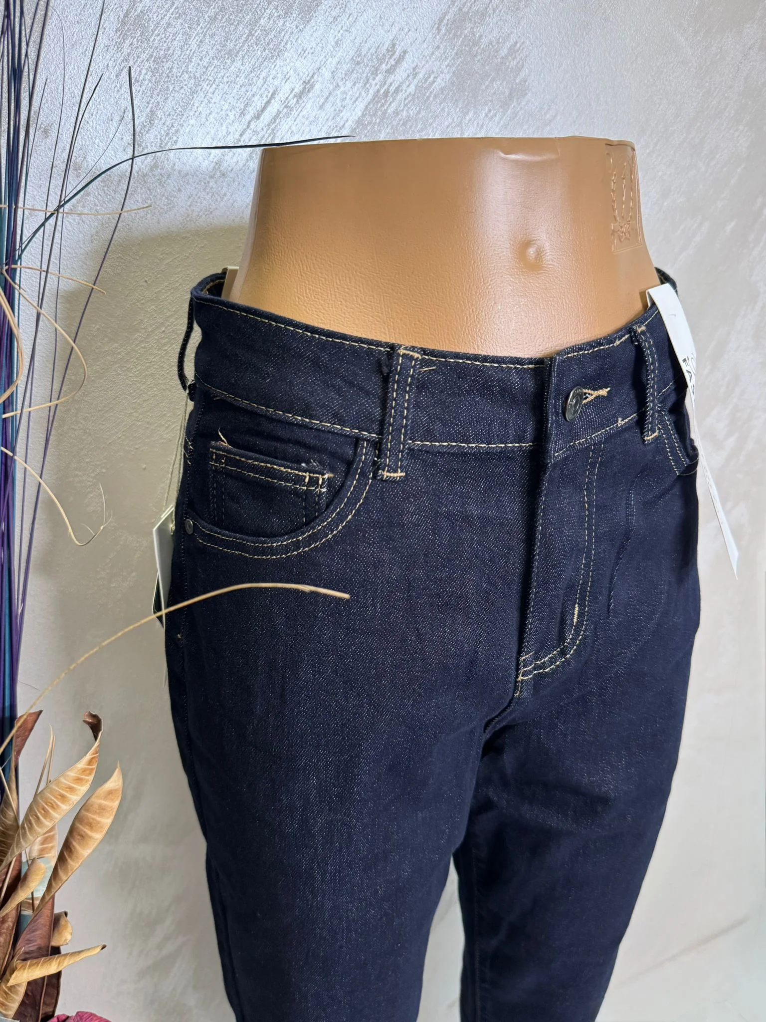 Blugi damă albastru închis model push-up efect -5 kg