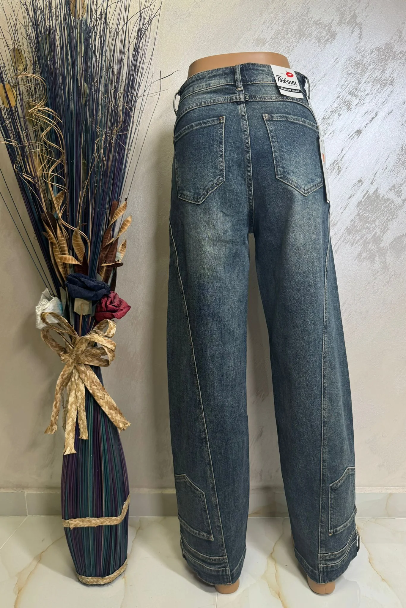 Blugi damă cu buzunare aplicate, model modern