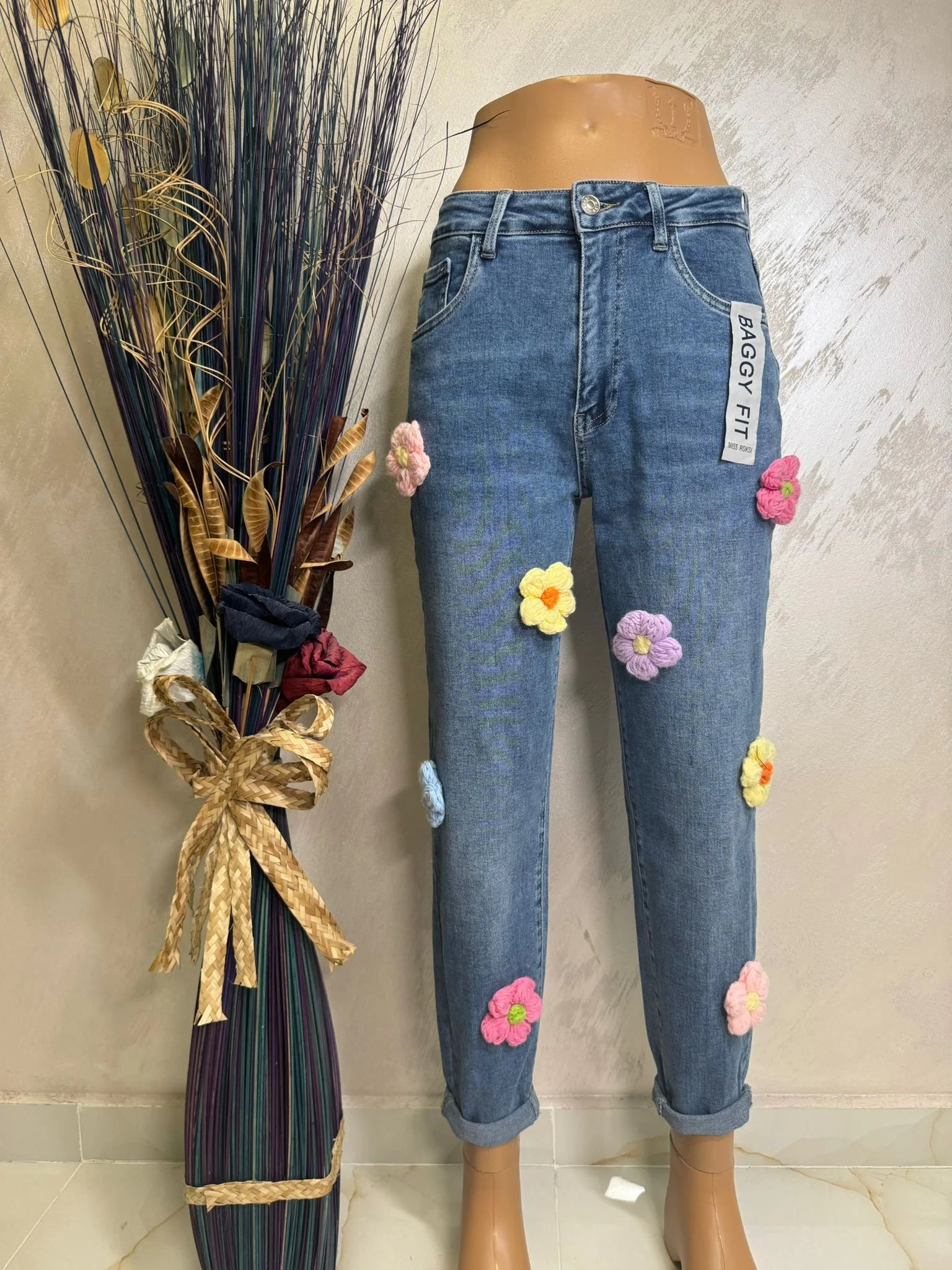 Blugi damă baggy cu aplicații florale 3D, model fashion