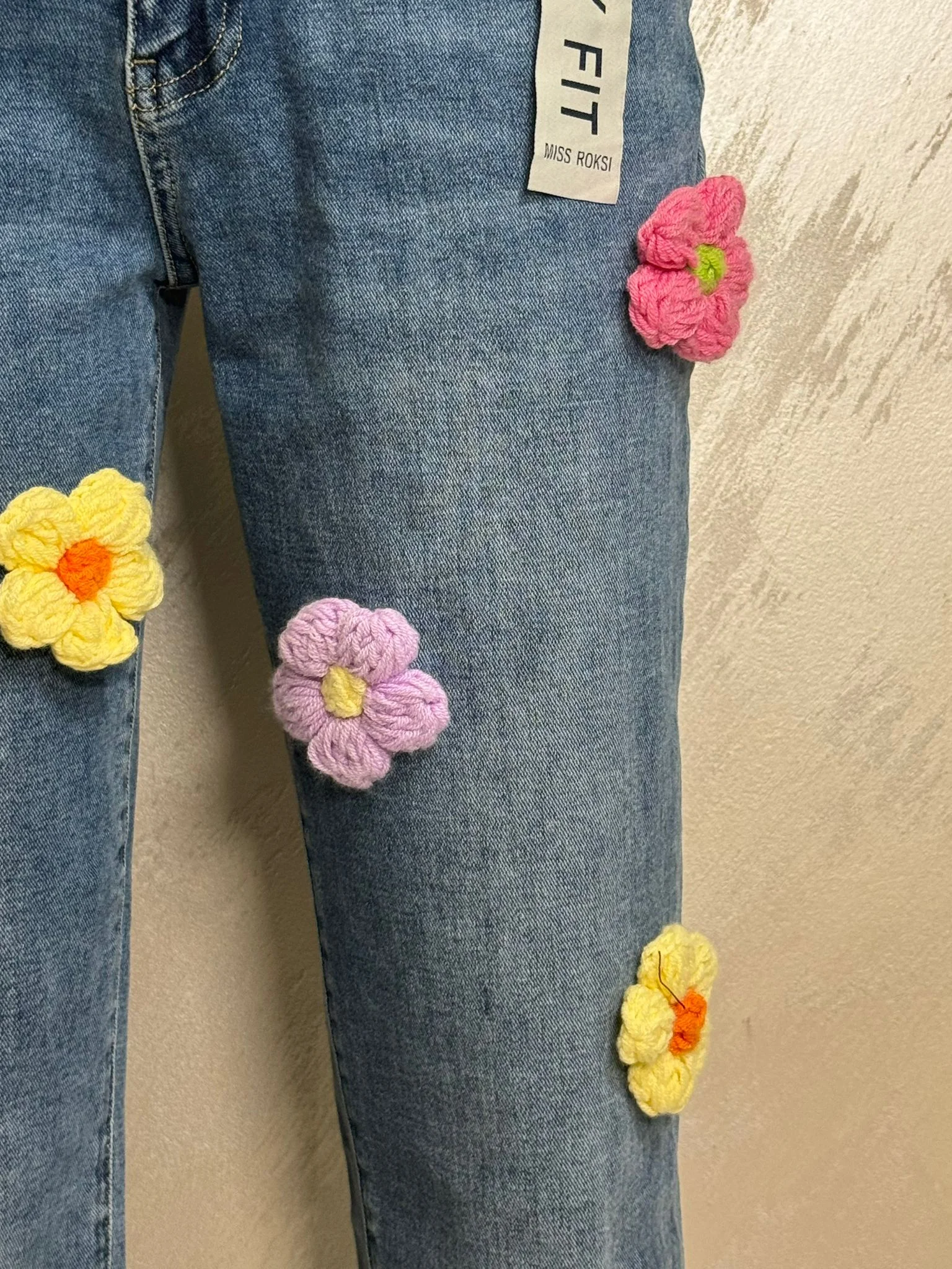 Blugi damă baggy cu aplicații florale 3D, model fashion