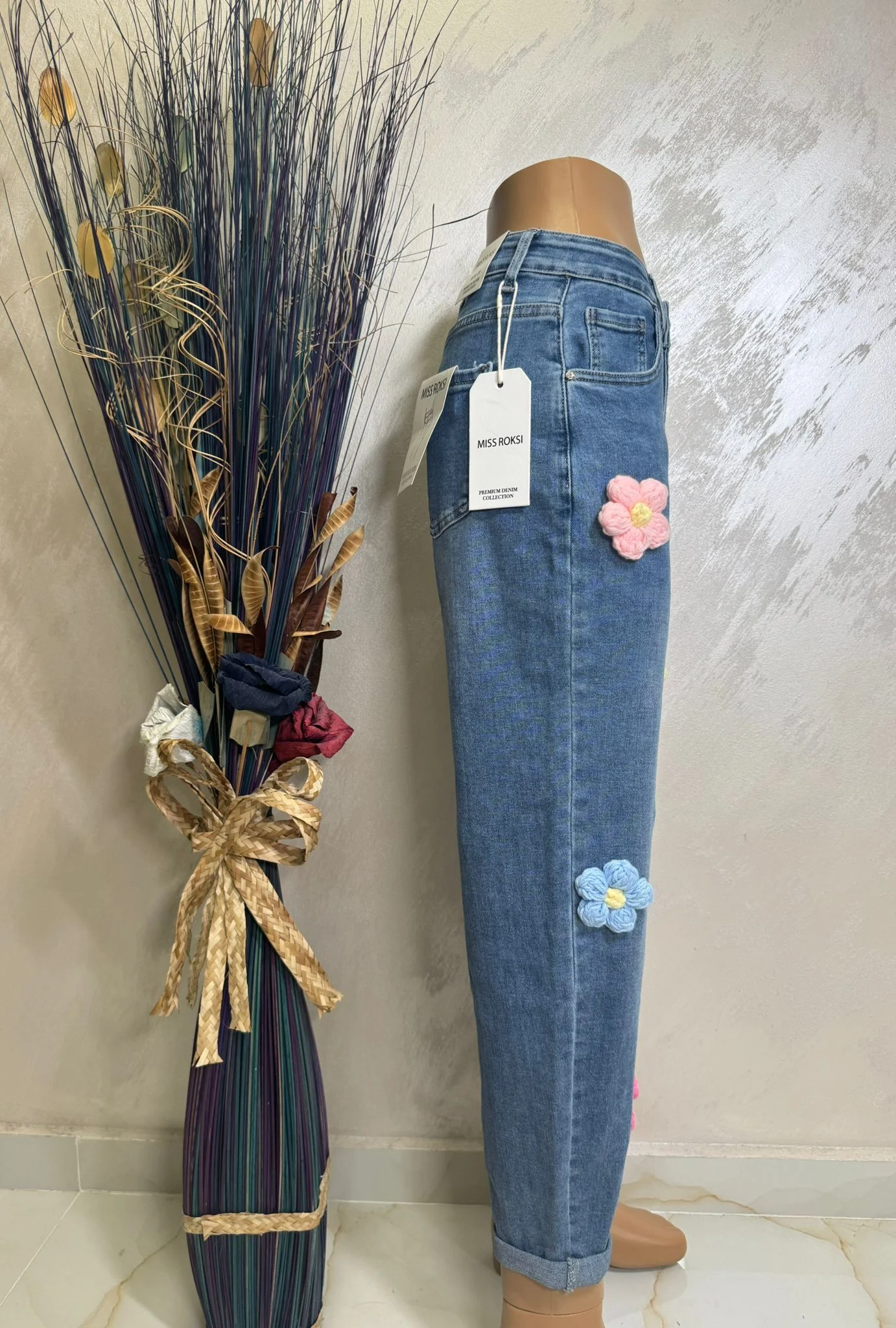 Blugi damă baggy cu aplicații florale 3D, model fashion