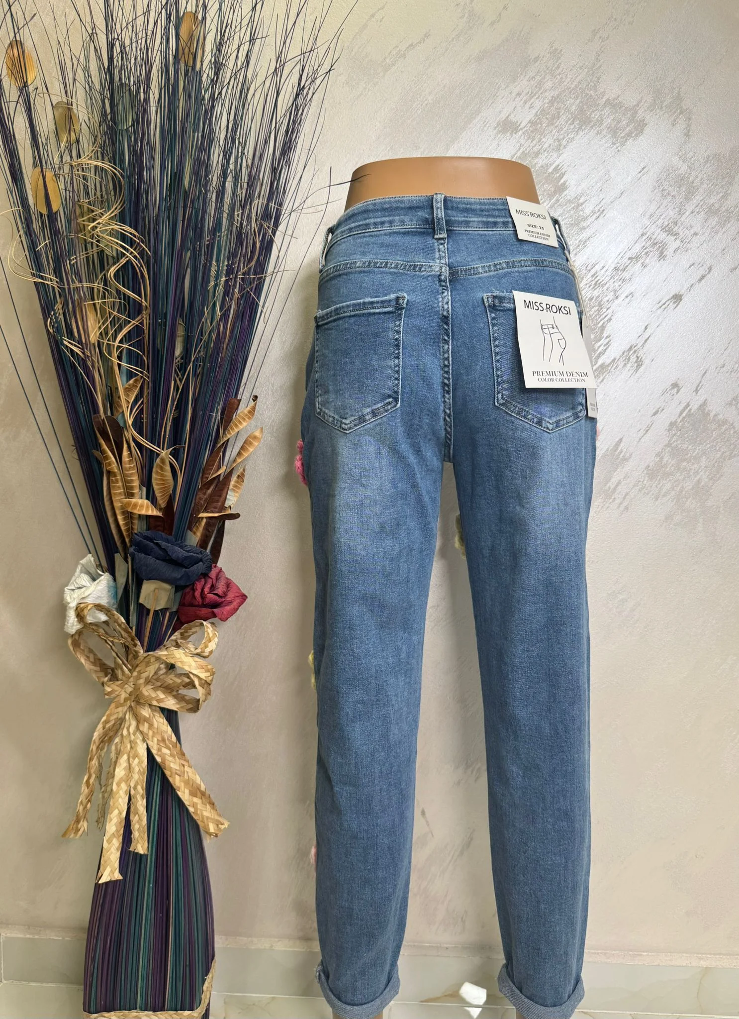 Blugi damă baggy cu aplicații florale 3D, model fashion