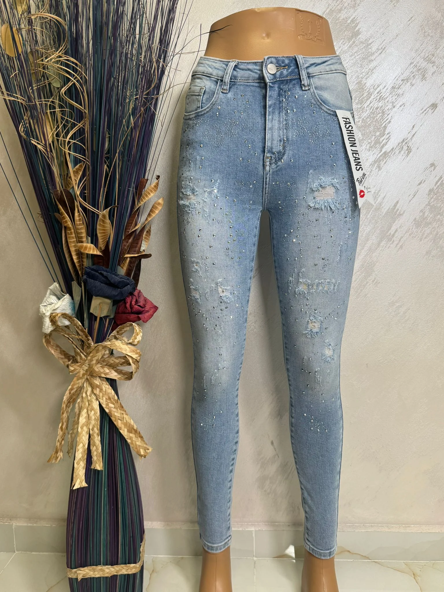 Blugi damă skinny cu strasuri și efect prespălat, model fashion