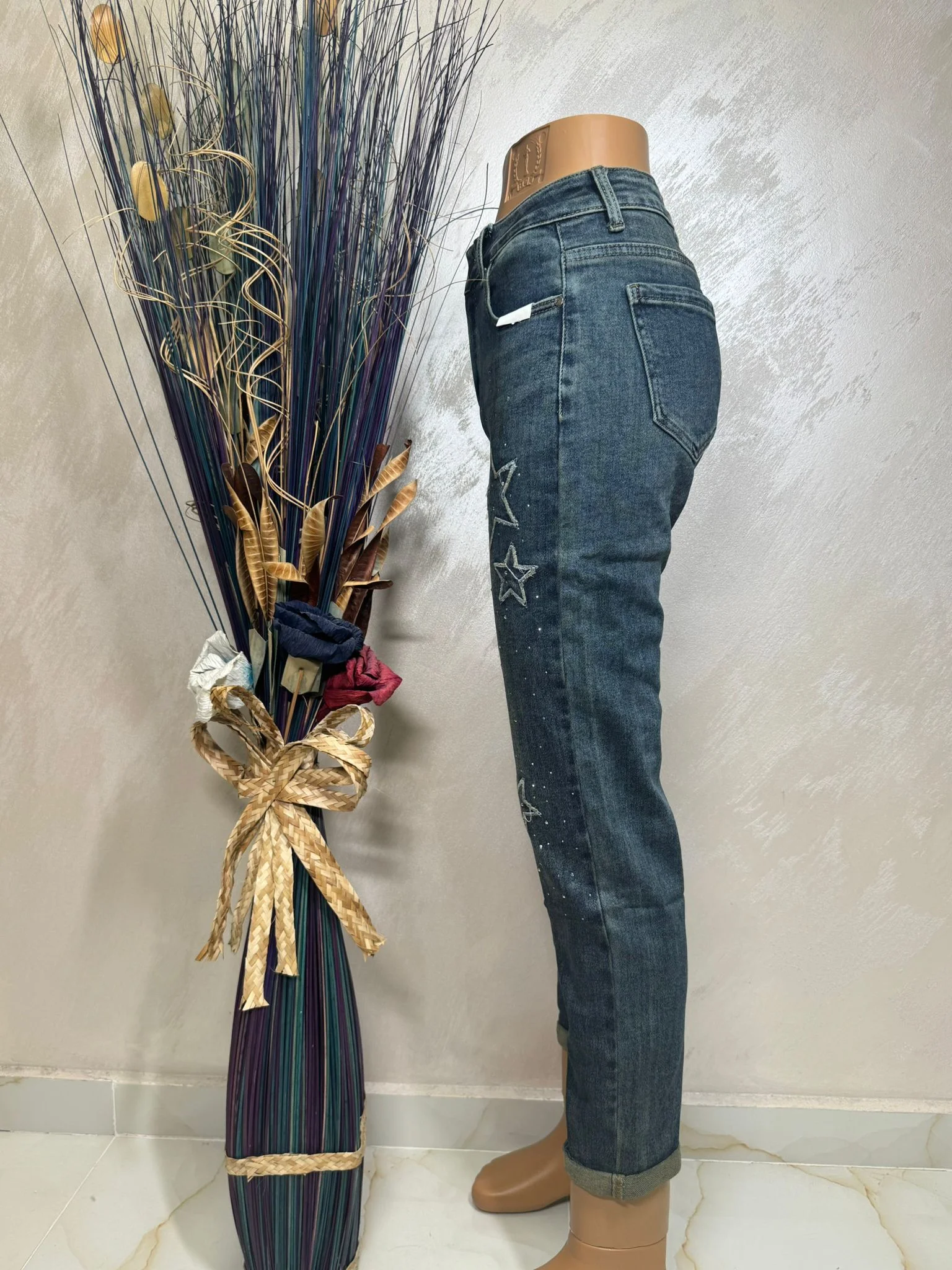 Blugi damă cu imprimeu stele și strasuri, model casual modern