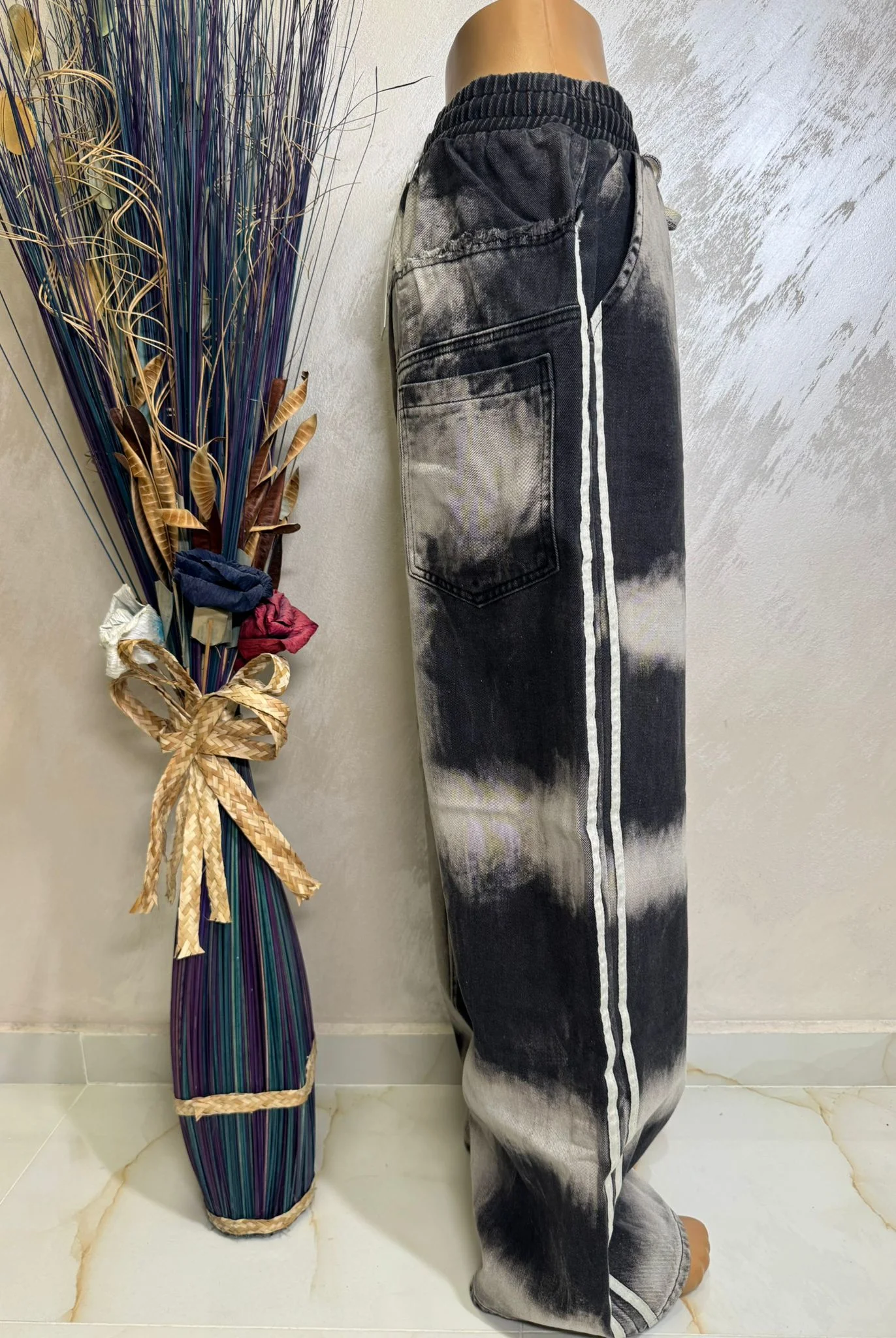 Pantaloni damă tip jogger cu imprimeu tie-dye și talie elastică