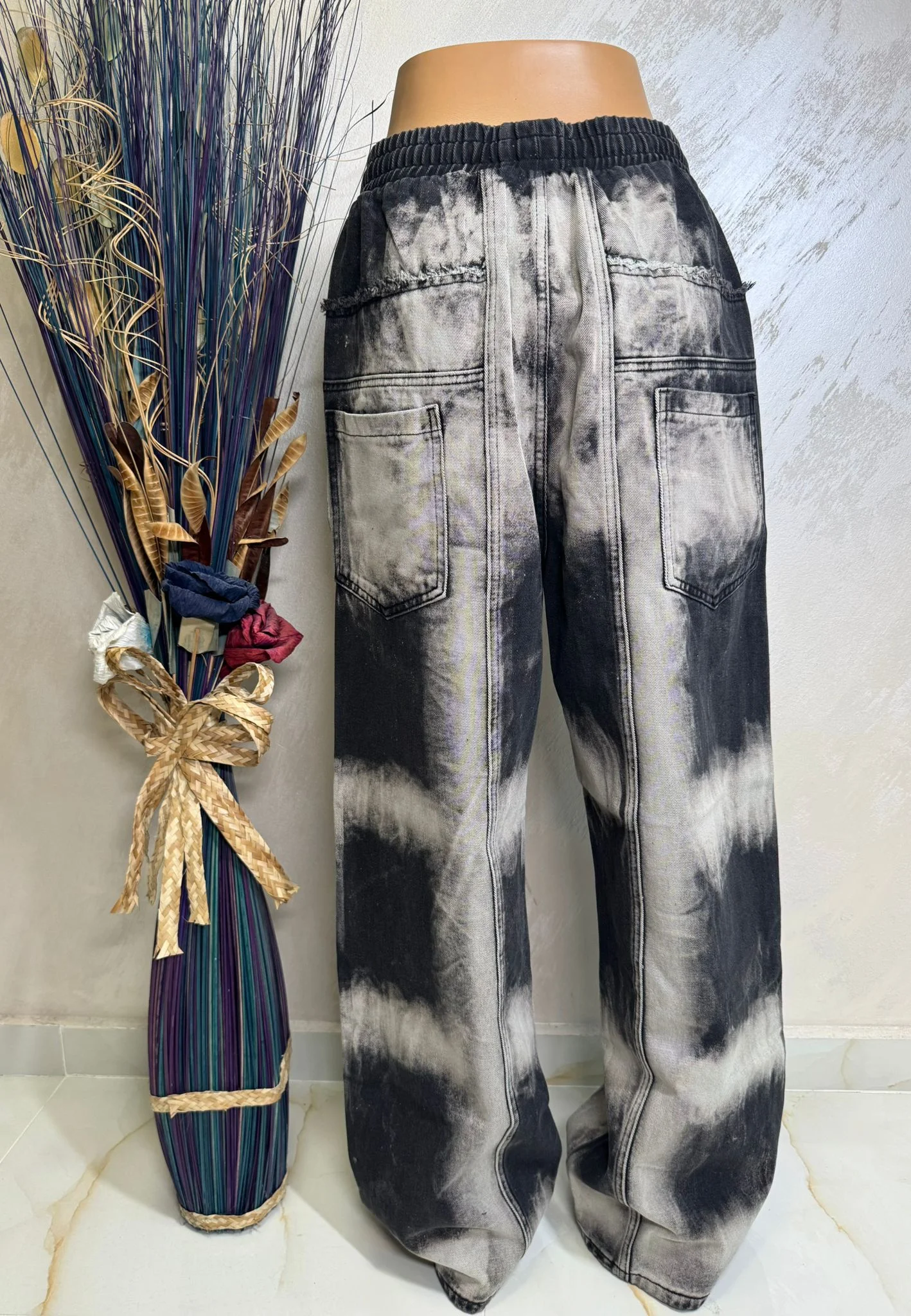 Pantaloni damă tip jogger cu imprimeu tie-dye și talie elastică