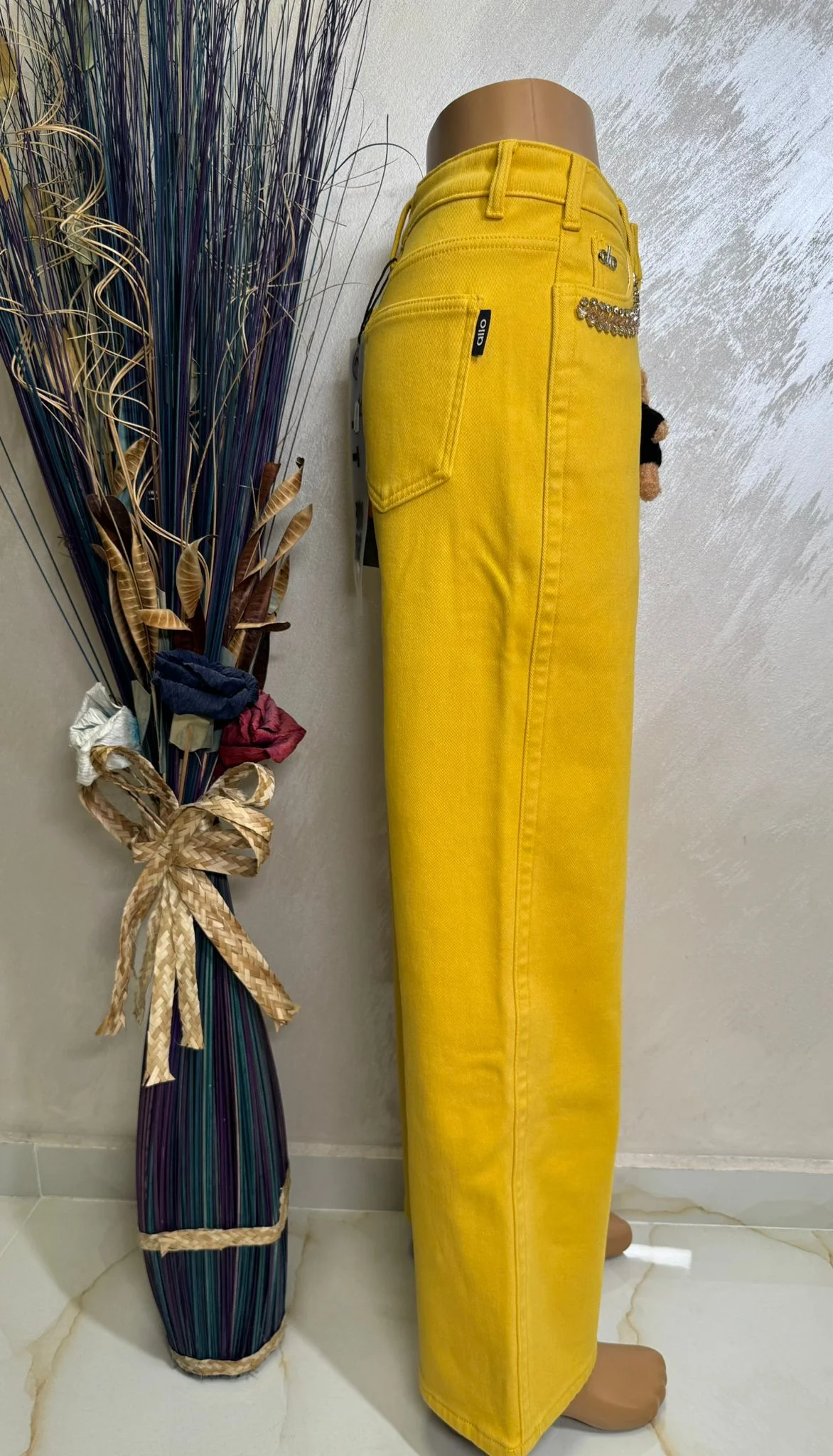 Pantaloni damă galbeni cu strasuri și accesoriu teddy