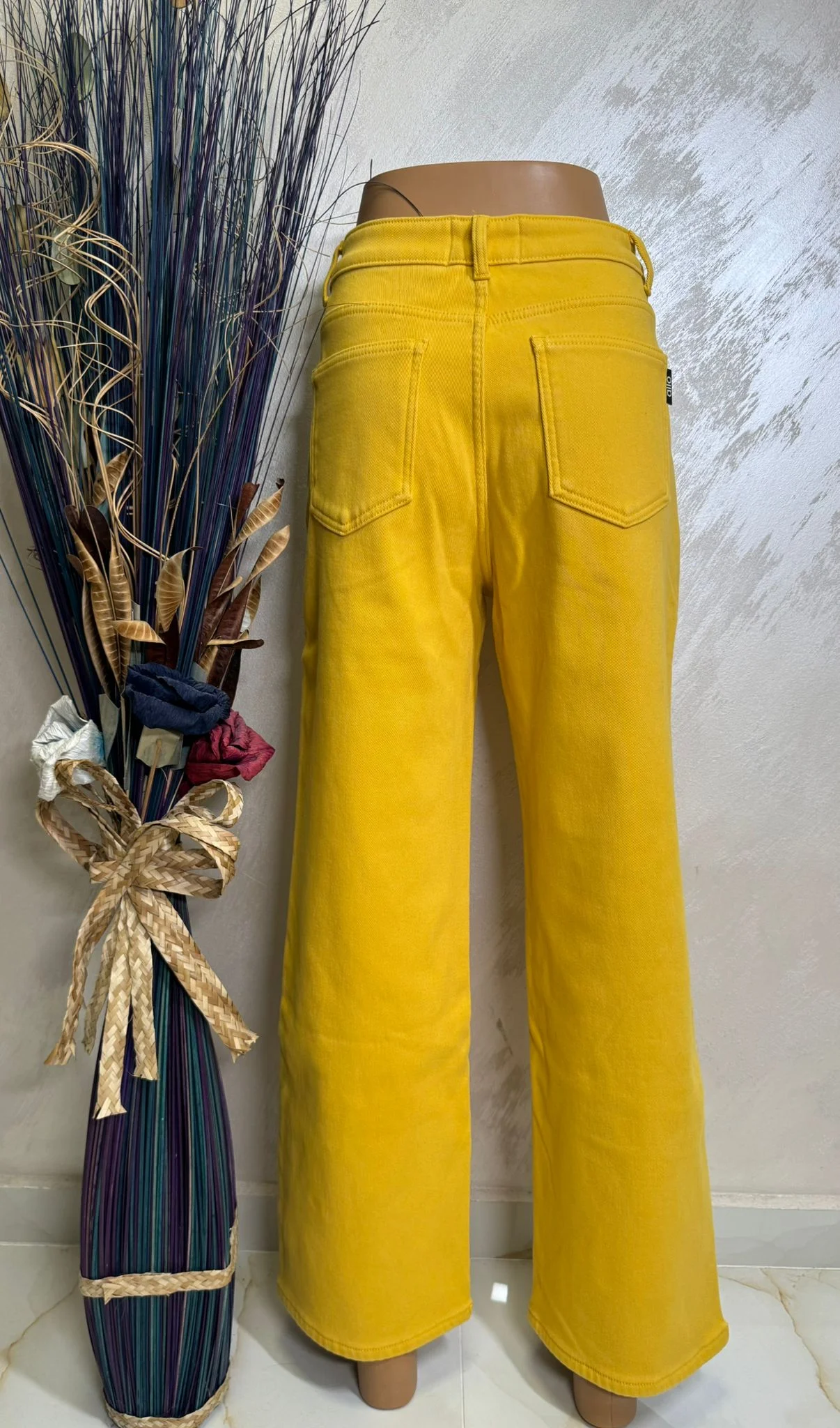 Pantaloni damă galbeni cu strasuri și accesoriu teddy