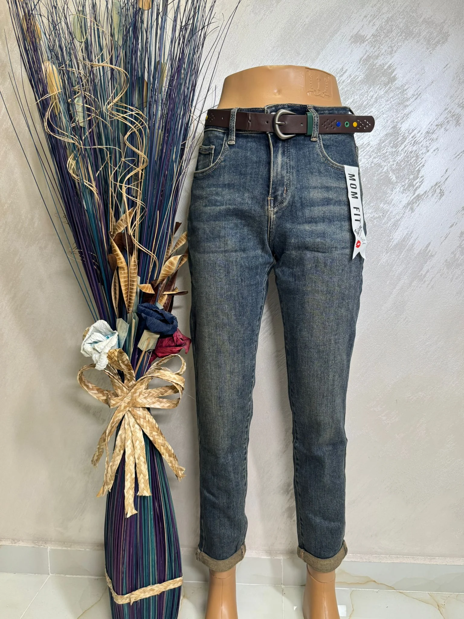 Blugi damă mom fit cu curea decorativă