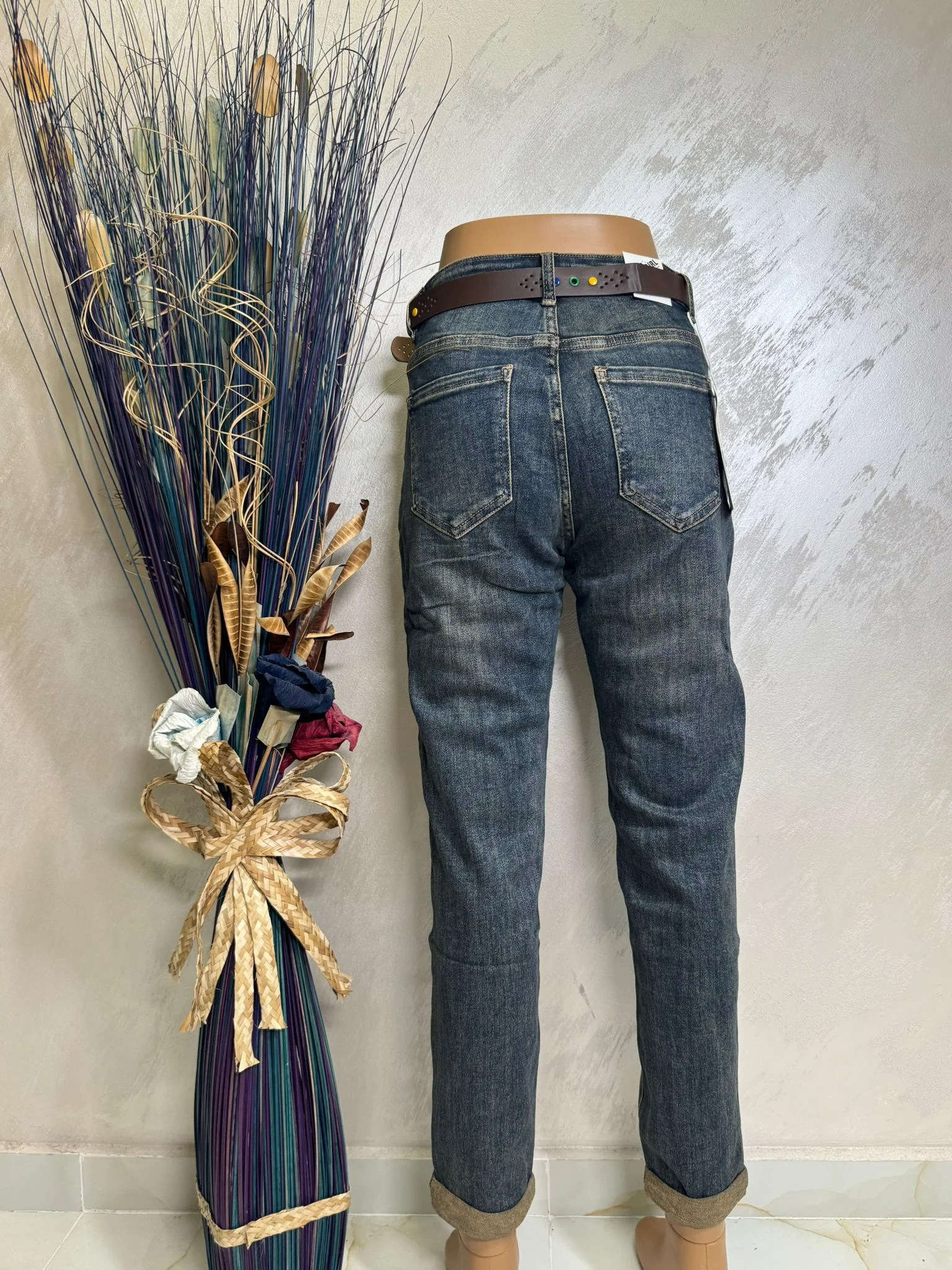 Blugi damă mom fit cu curea decorativă