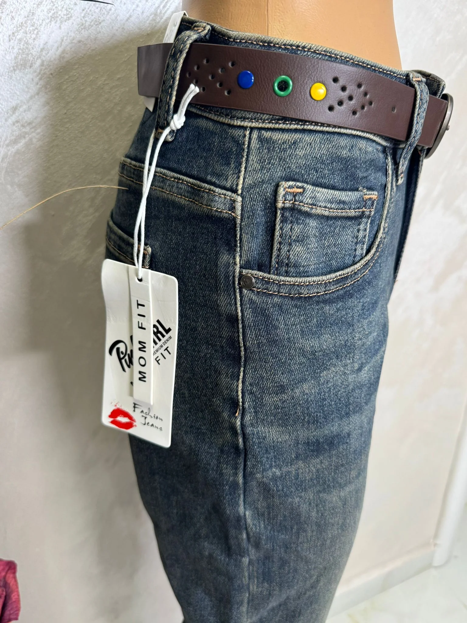 Blugi damă mom fit cu curea decorativă