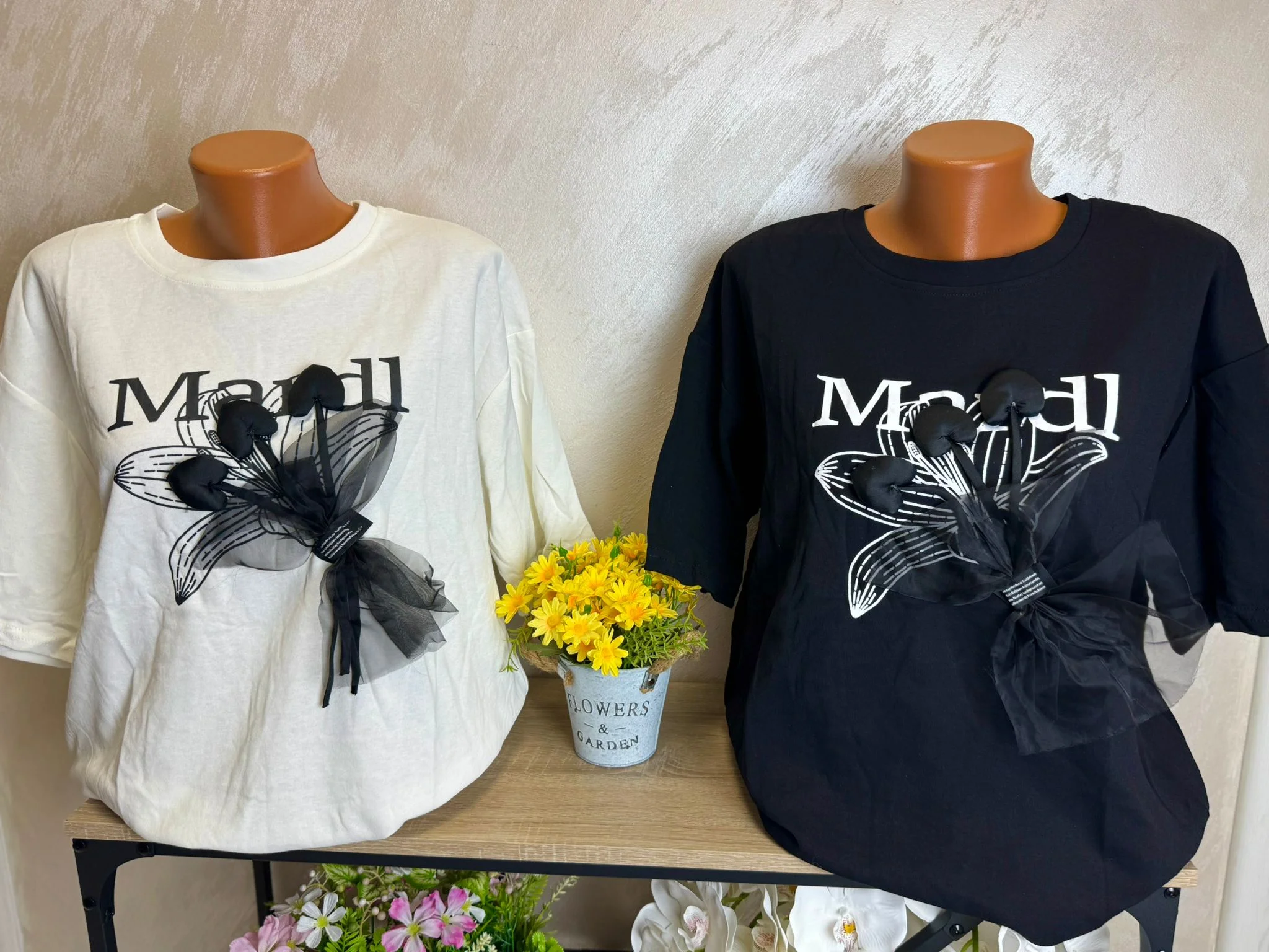 Tricou damă cu aplicație florală 3D și voal – model elegant modern