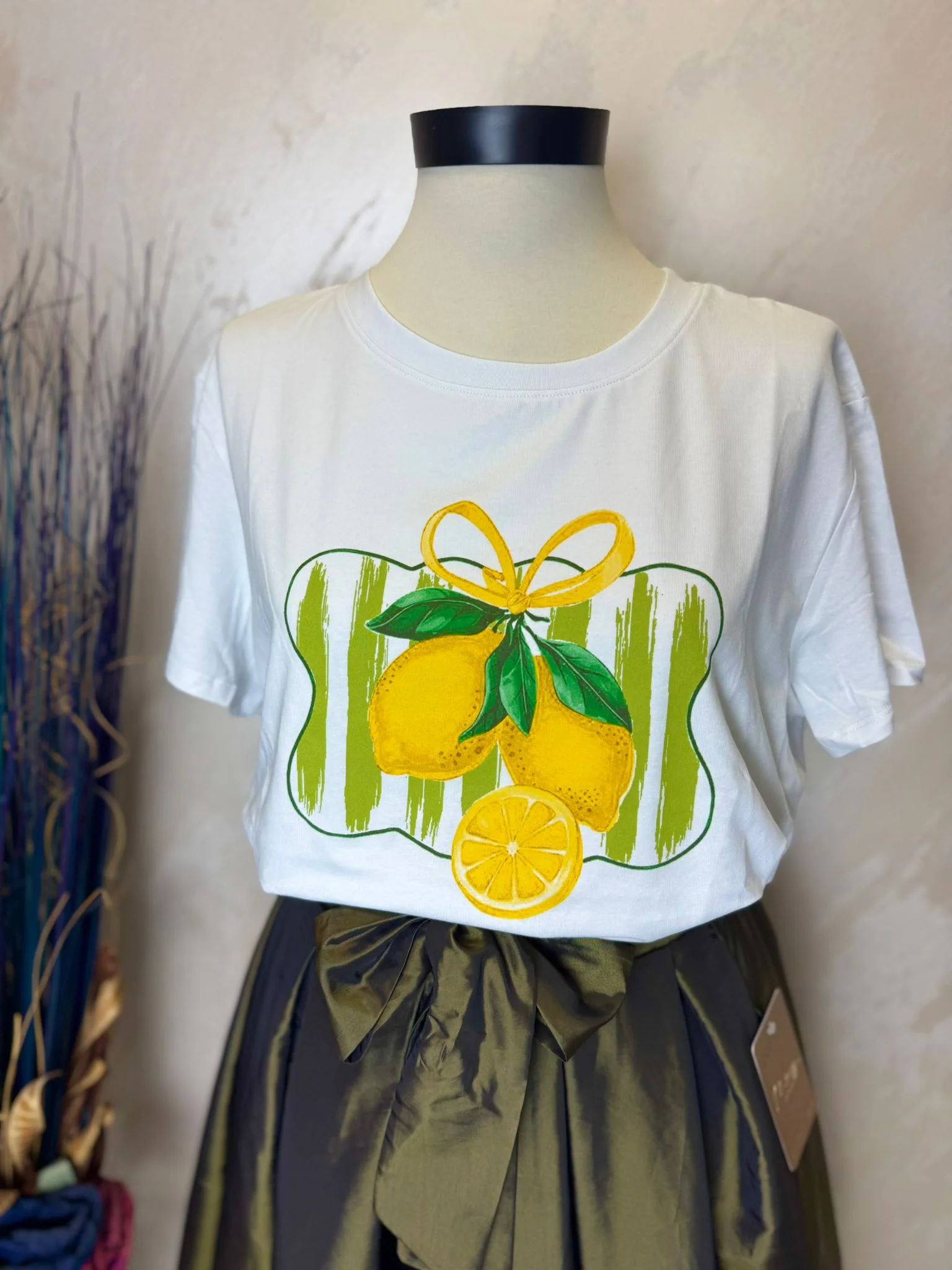 Tricou damă alb cu imprimeu lămâi – model fresh de vară