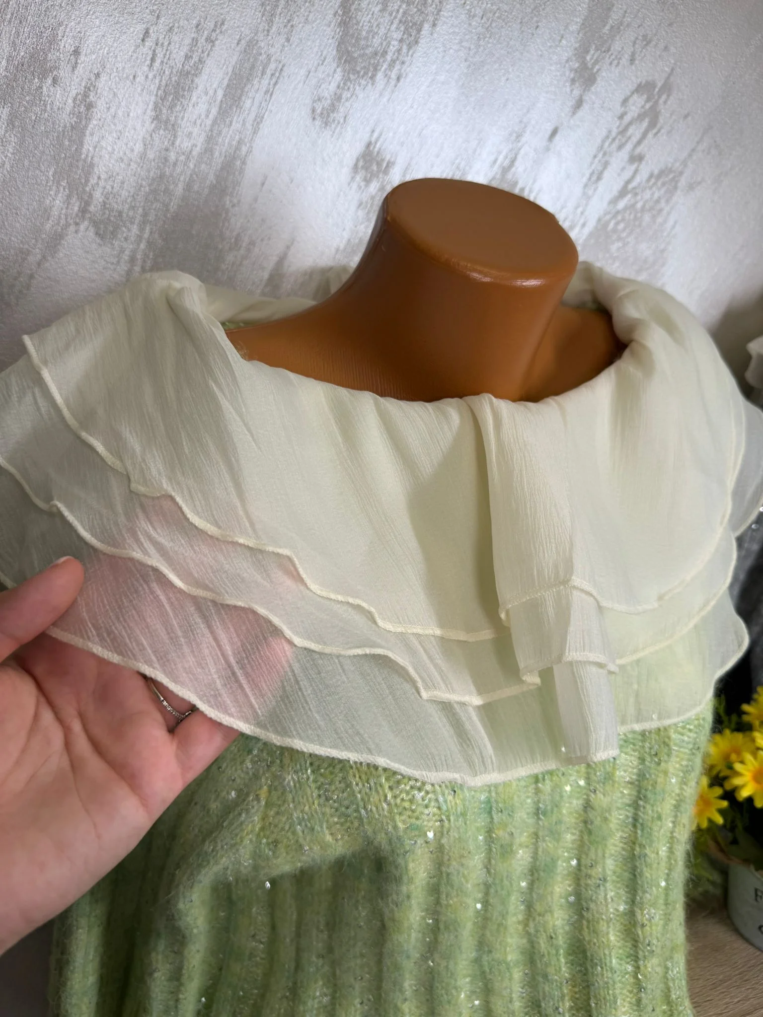 Pulover damă cu guler amplu din voal și textură fină