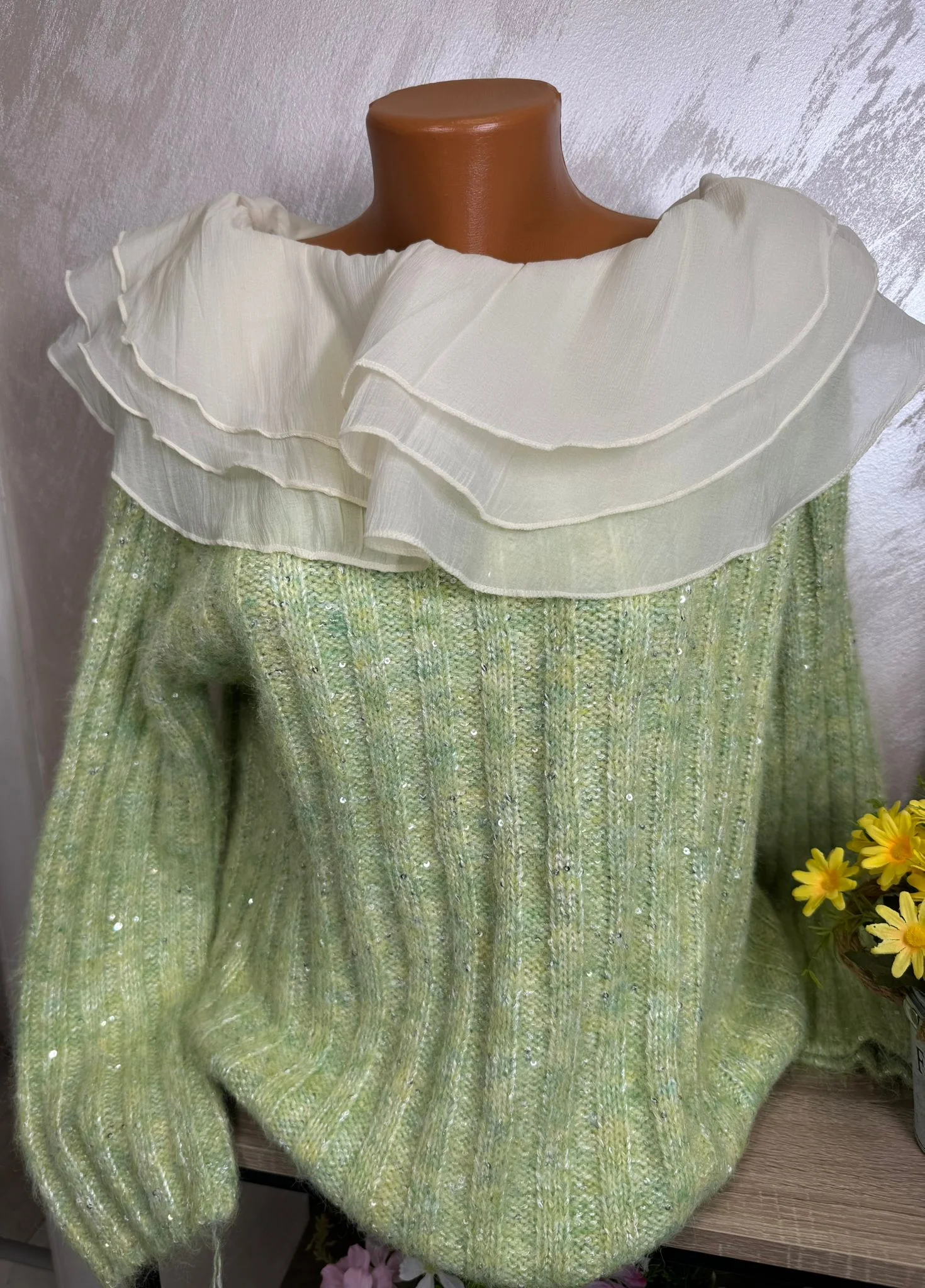 Pulover damă cu guler amplu din voal și textură fină