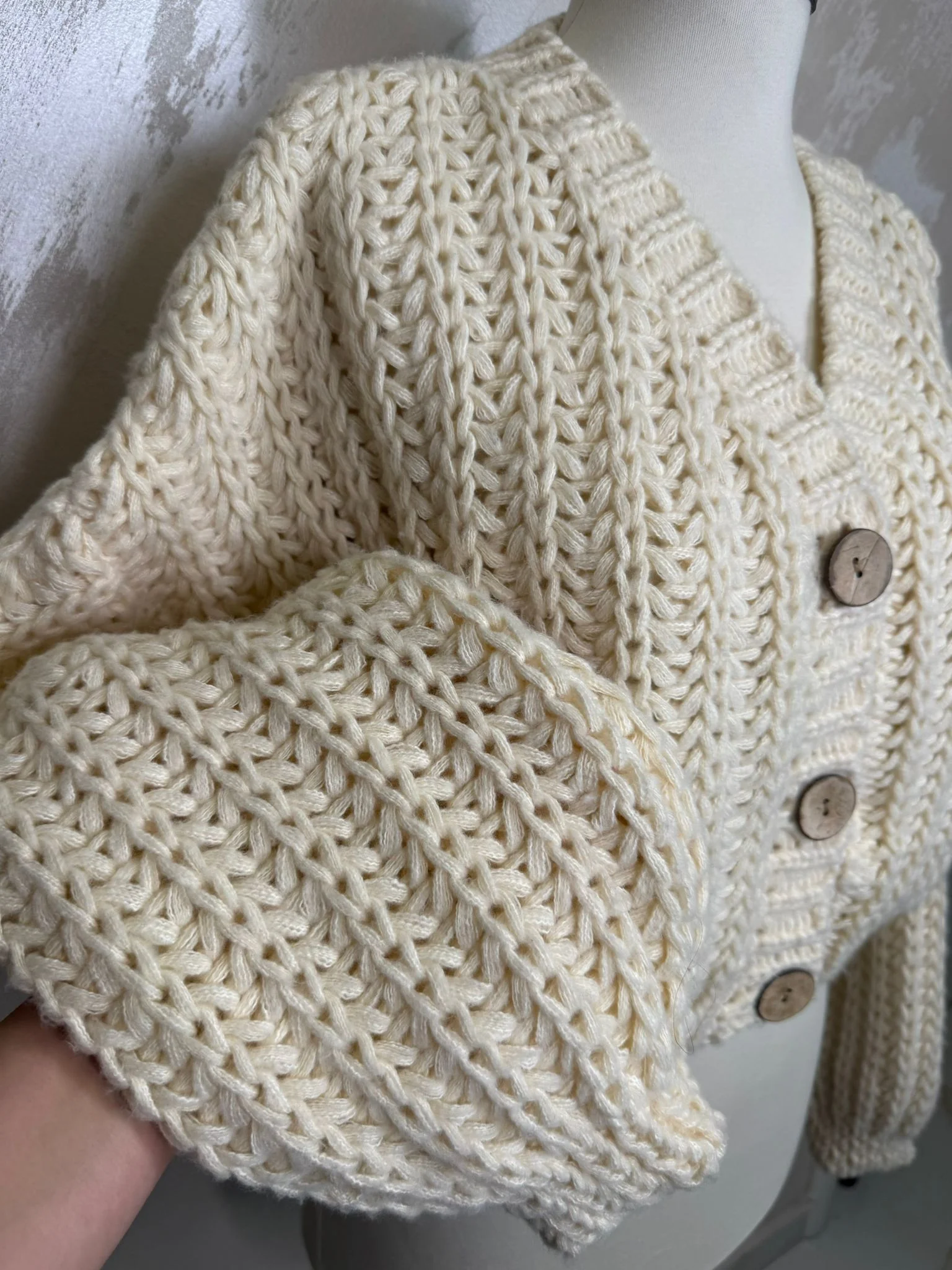 Cardigan damă croșetat manual în Italia, model premium