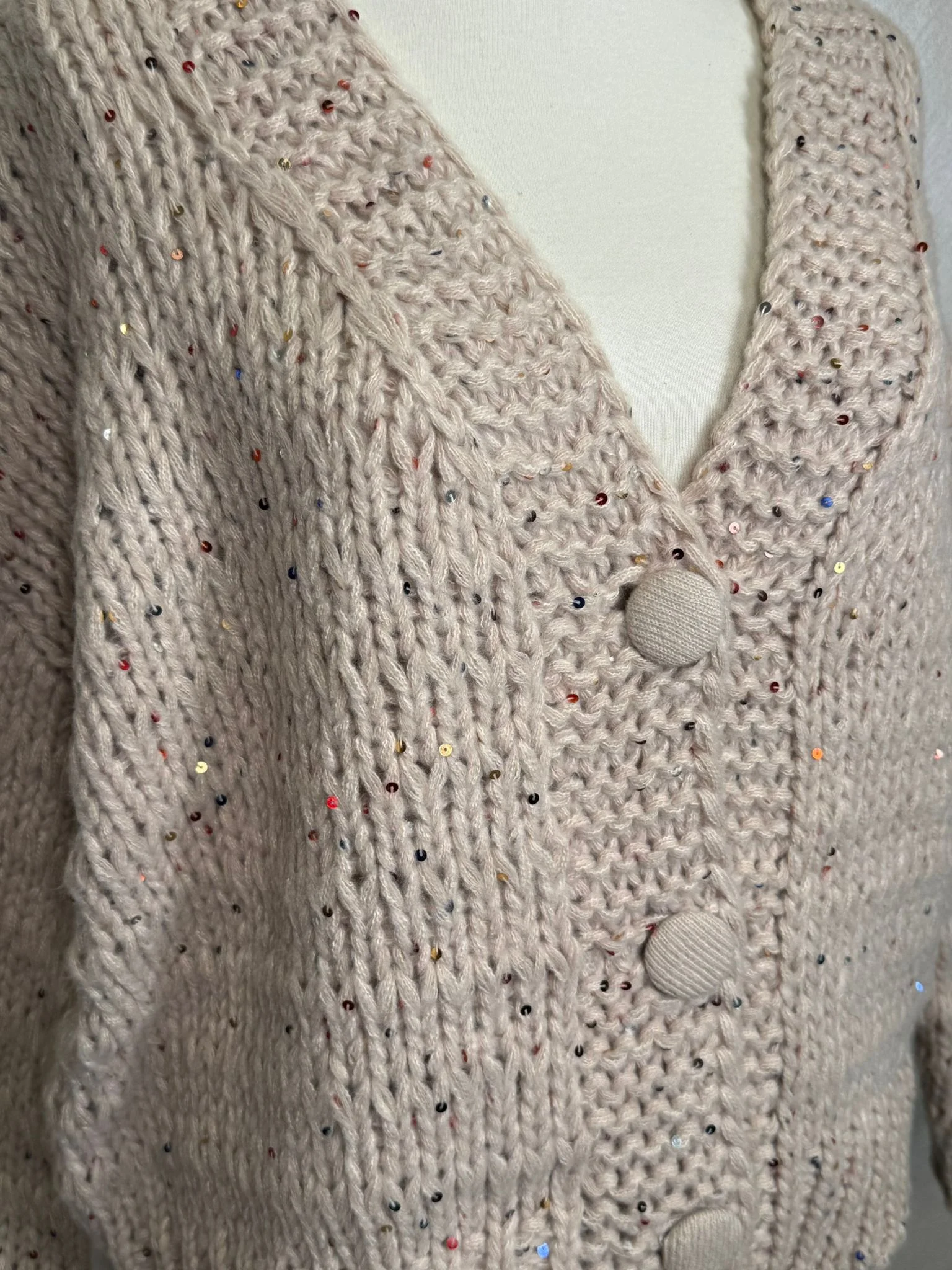 Cardigan damă croșetat manual în Italia, model cu paiete fine