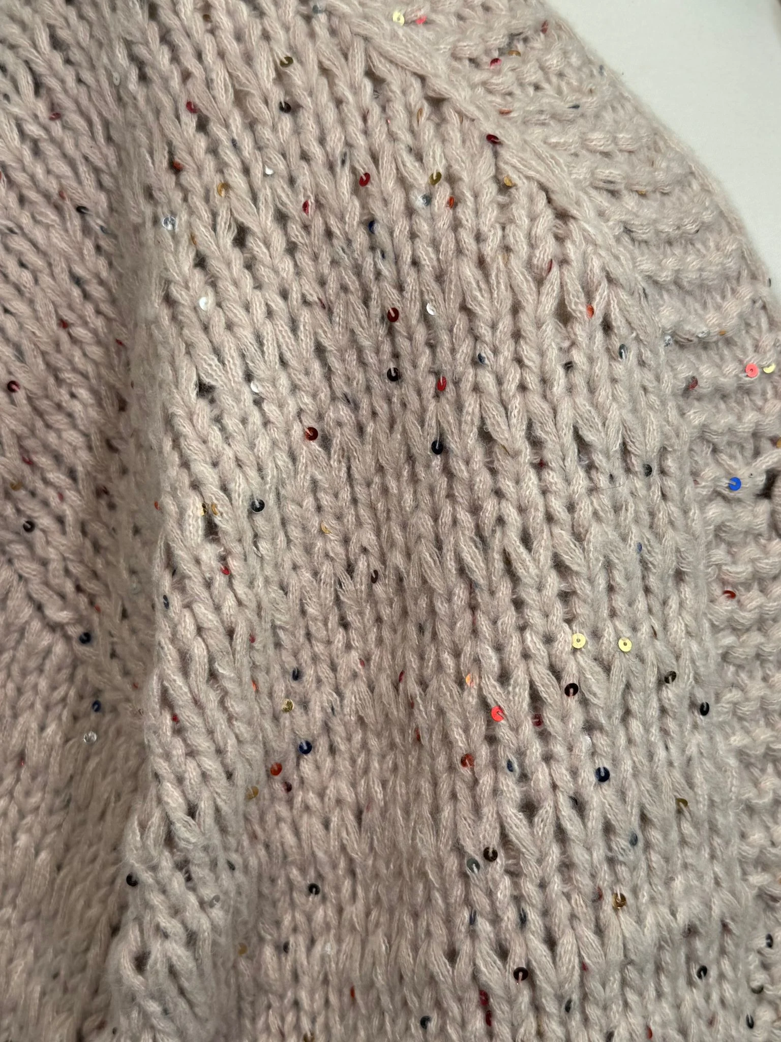 Cardigan damă croșetat manual în Italia, model cu paiete fine