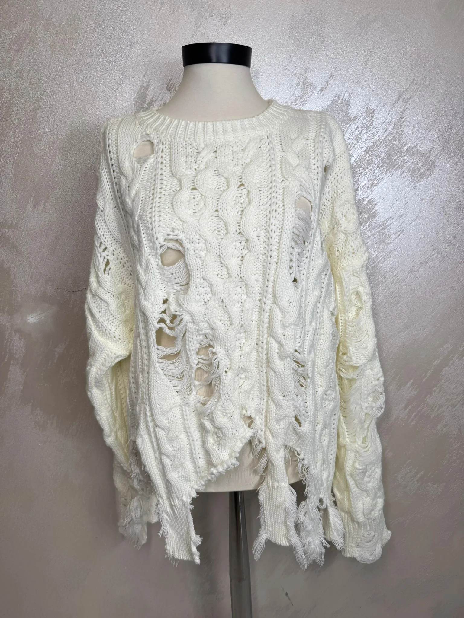 Pulover damă alb stil destroyed cu model tricotat