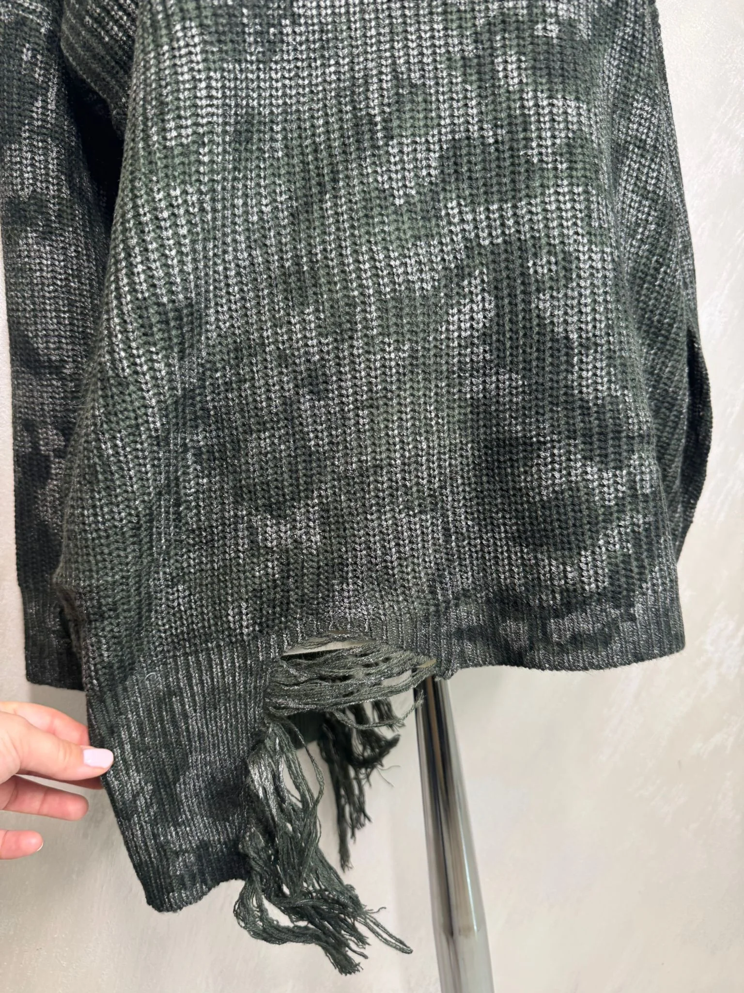 Pulover damă kaki stil army cu efect ușor destroyed