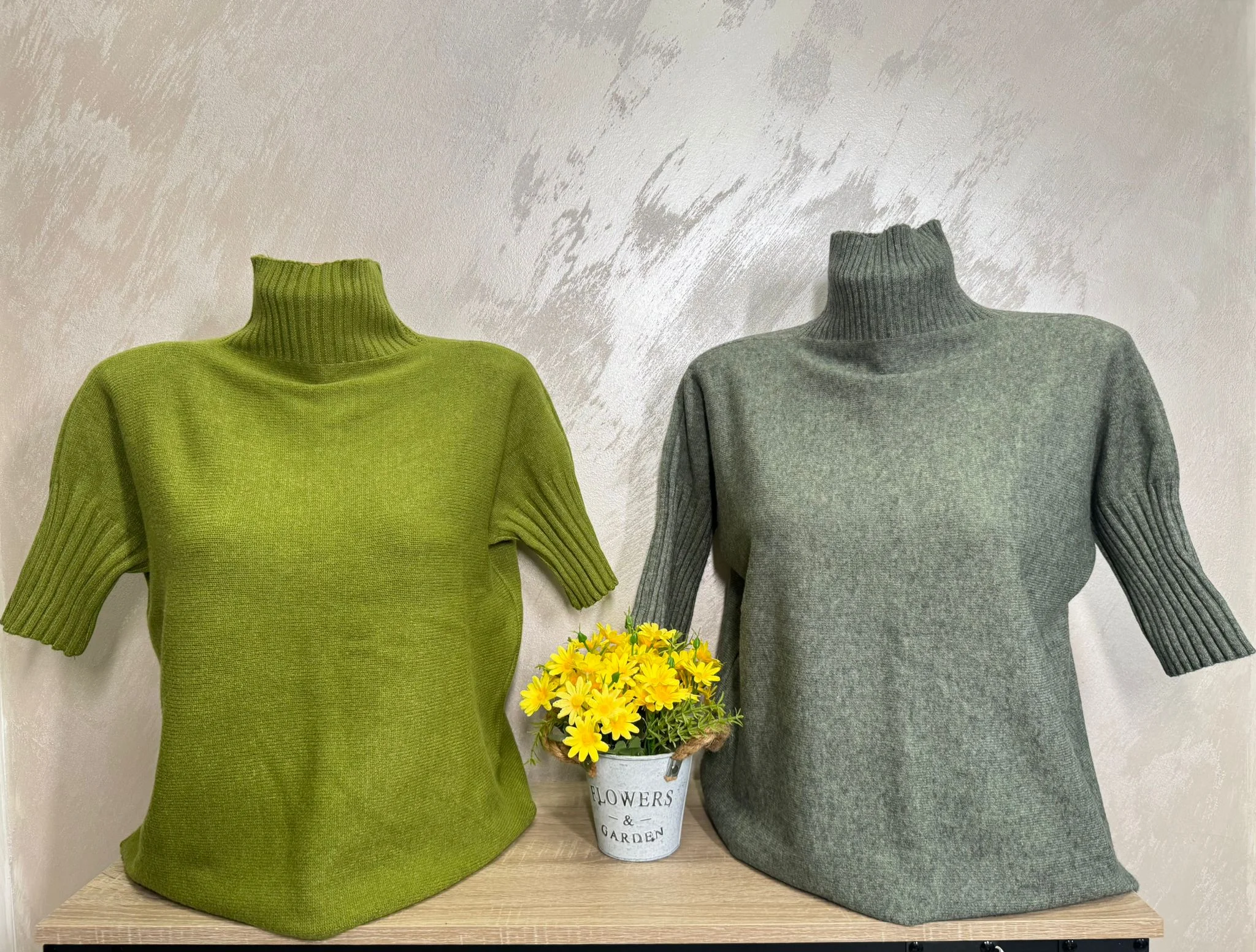 Pulover damă cu guler înalt și mânecă 3/4 – model basic elegant