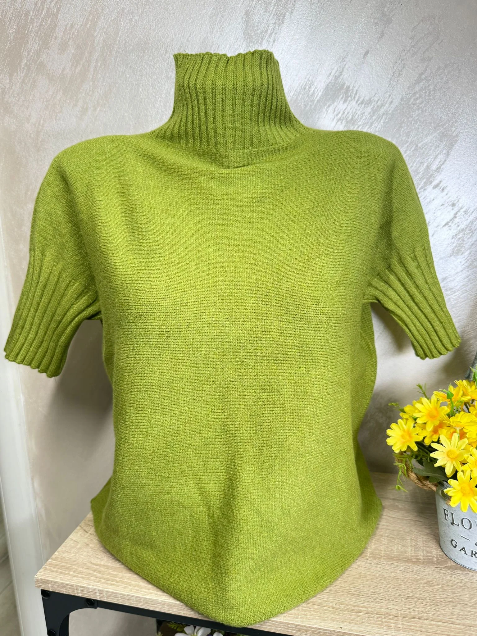 Pulover damă cu guler înalt și mânecă 3/4 – model basic elegant