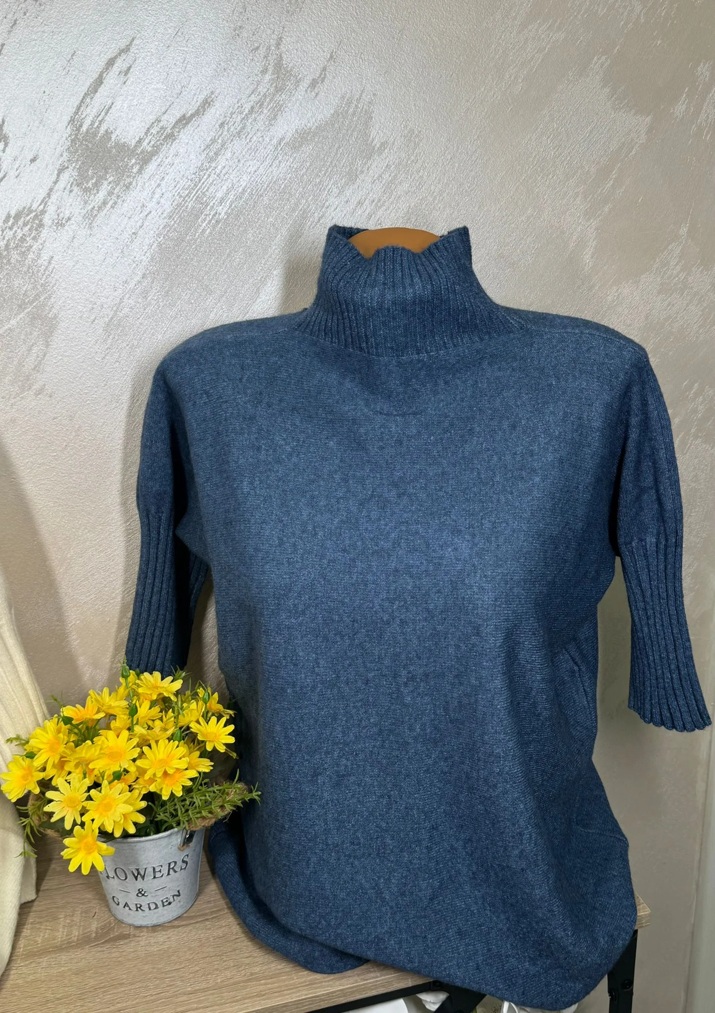 Pulover damă cu guler înalt și mânecă 3/4 – model basic elegant