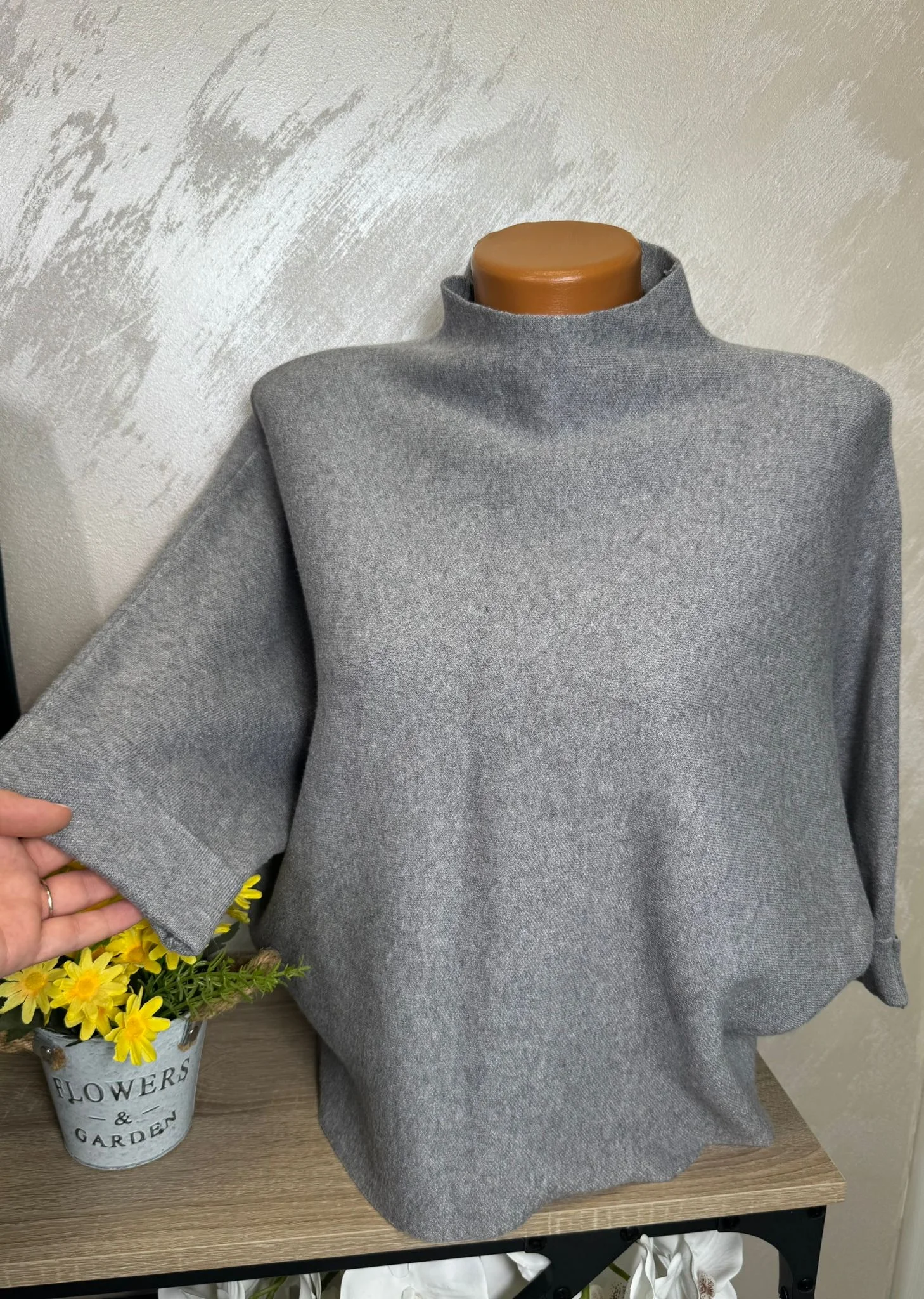 Pulover damă oversize cu guler lejer – model basic elegant