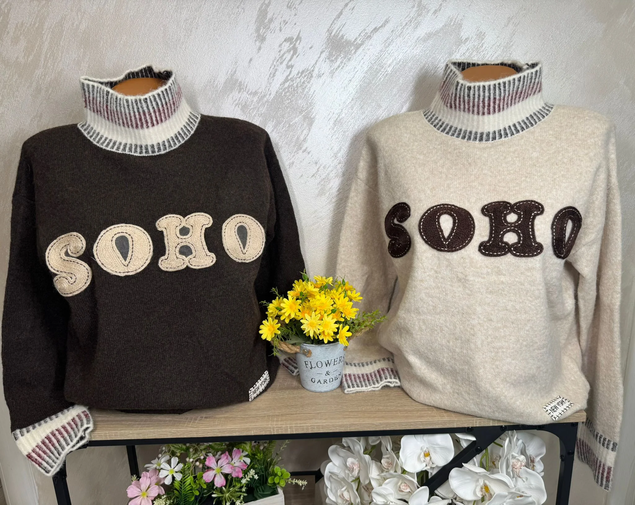 Pulover damă casual cu imprimeu text „SOHO” și guler înalt