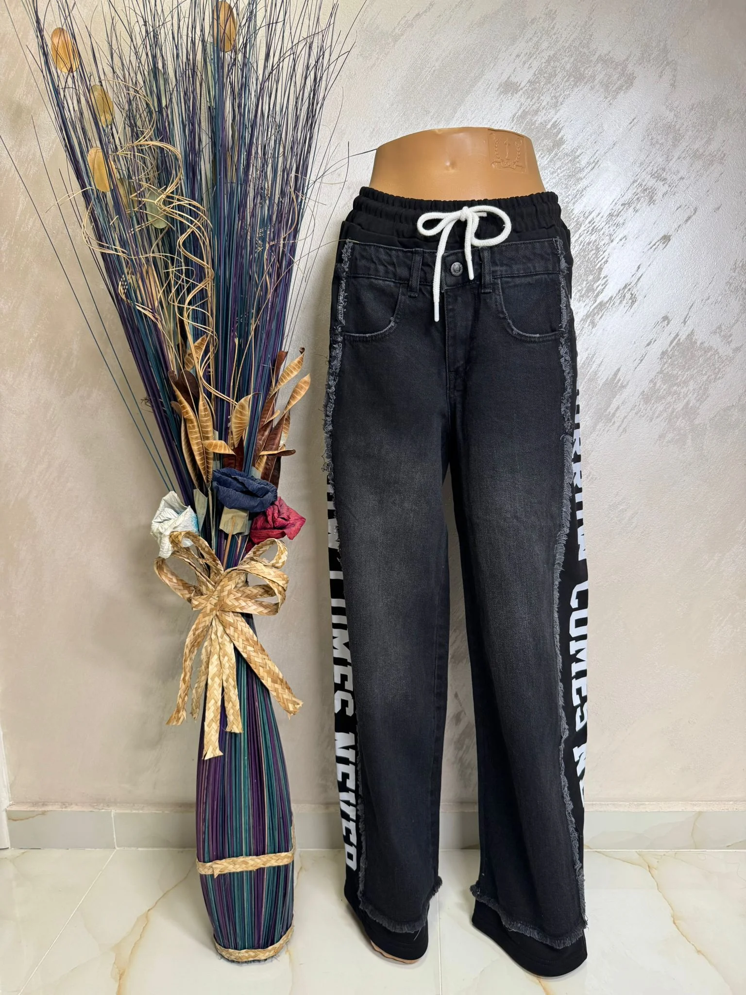 Pantaloni damă casual tip jeans cu talie elastică și imprimeu lateral