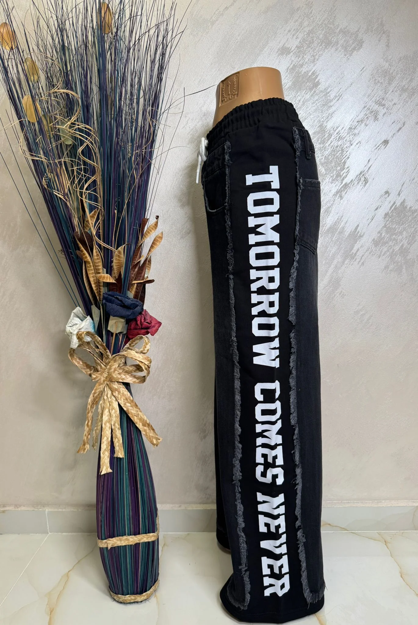 Pantaloni damă casual tip jeans cu talie elastică și imprimeu lateral