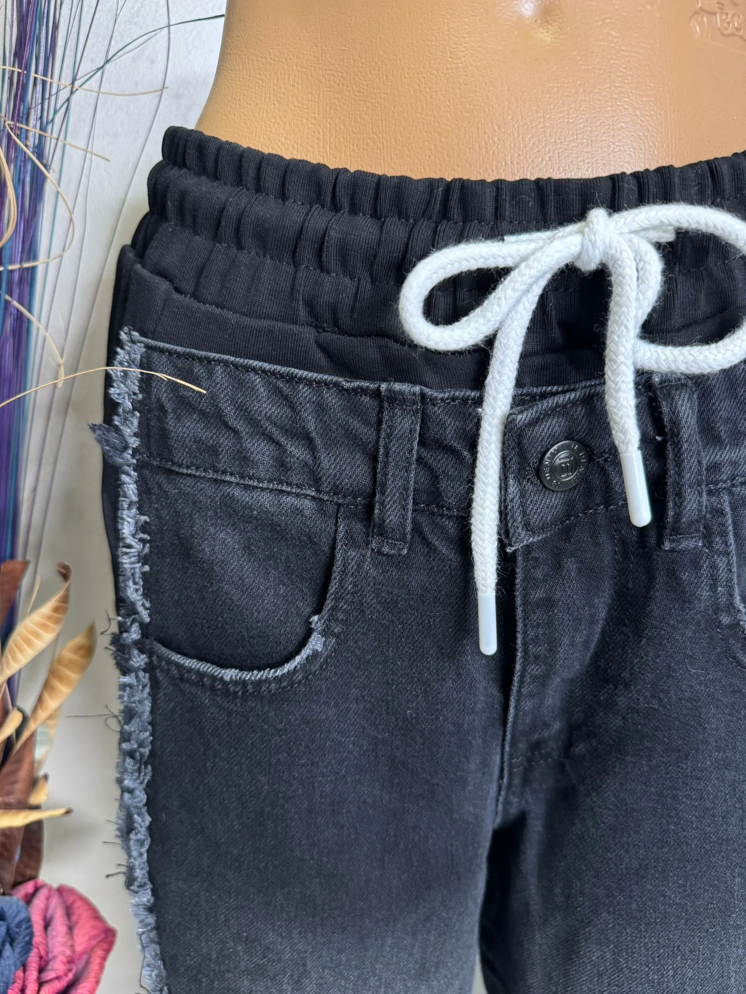 Pantaloni damă casual tip jeans cu talie elastică și imprimeu lateral