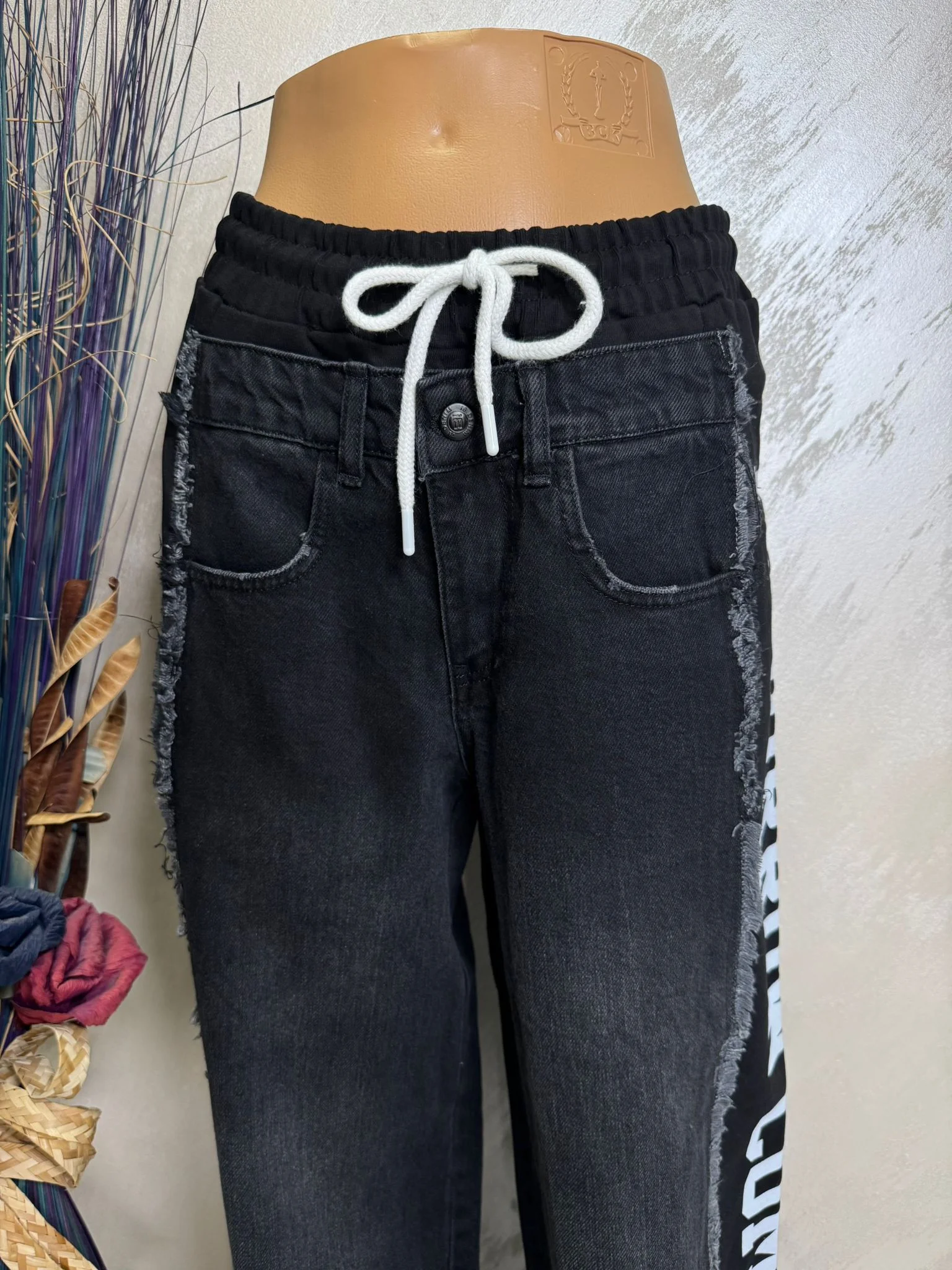 Pantaloni damă casual tip jeans cu talie elastică și imprimeu lateral