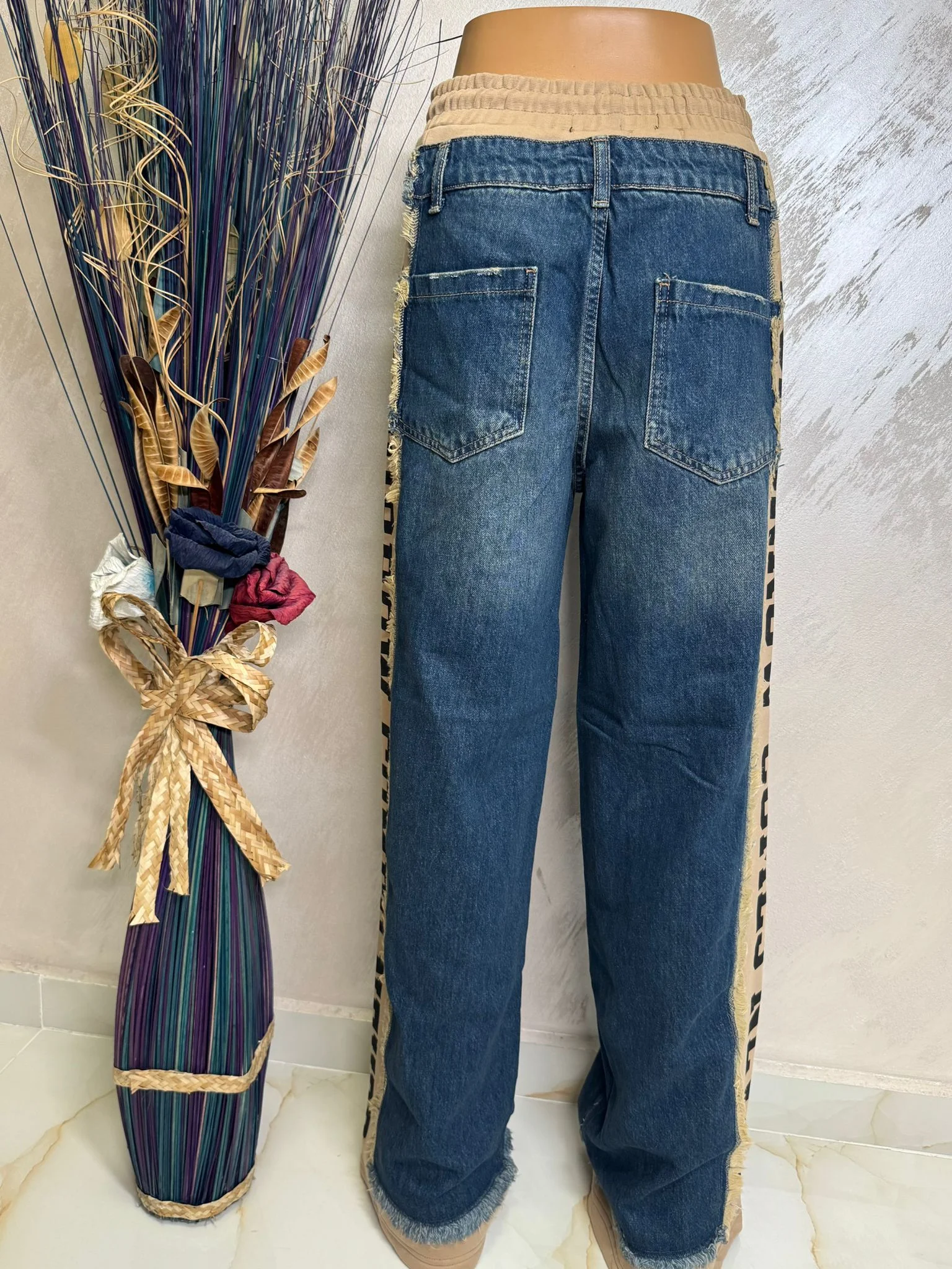 Pantaloni damă casual tip jeans cu talie elastică și imprimeu lateral