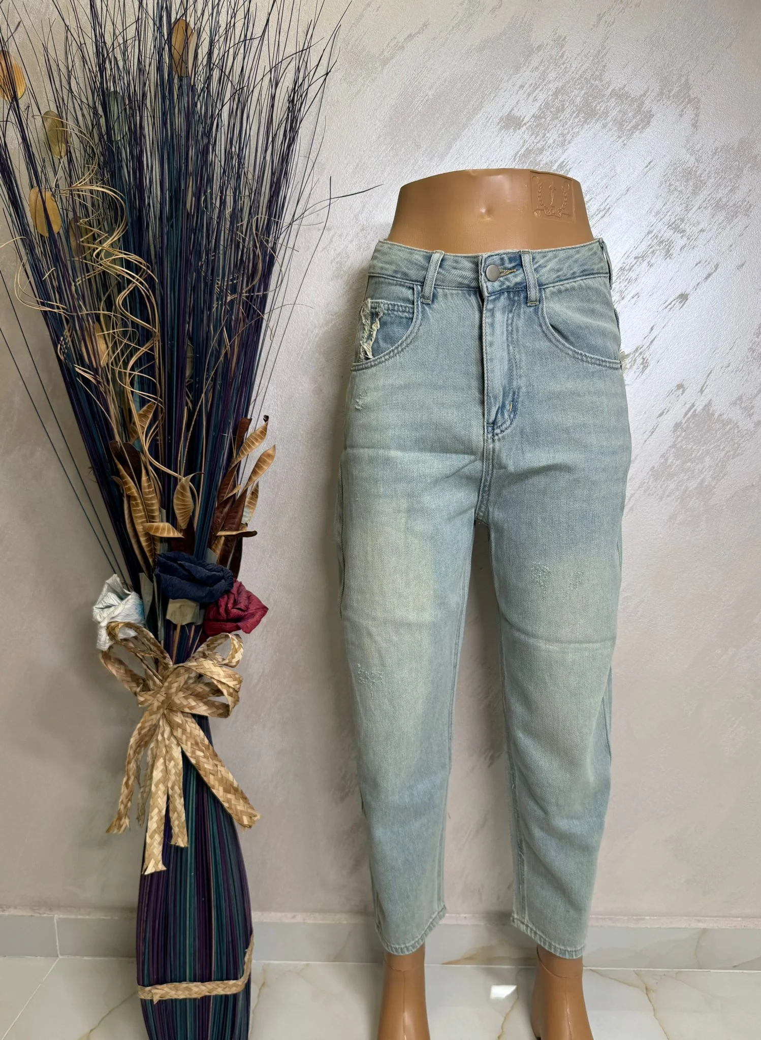 Blugi damă mom fit cu aspect prespălat