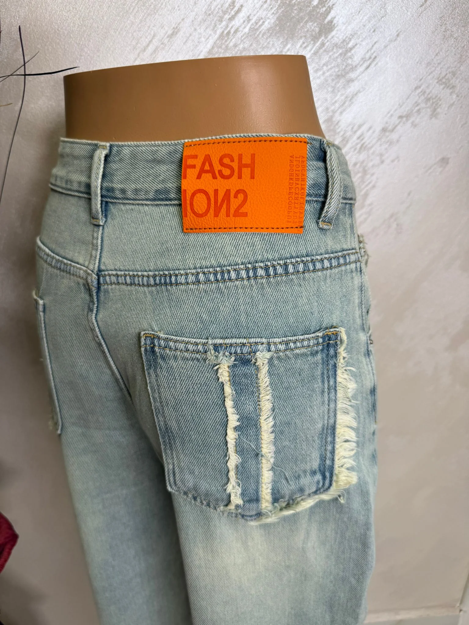 Blugi damă mom fit cu aspect prespălat