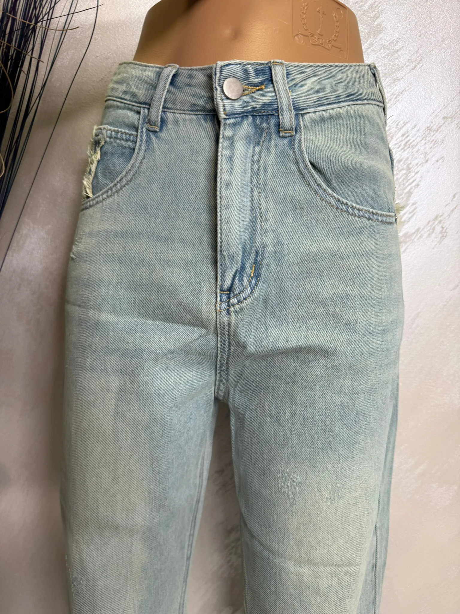 Blugi damă mom fit cu aspect prespălat