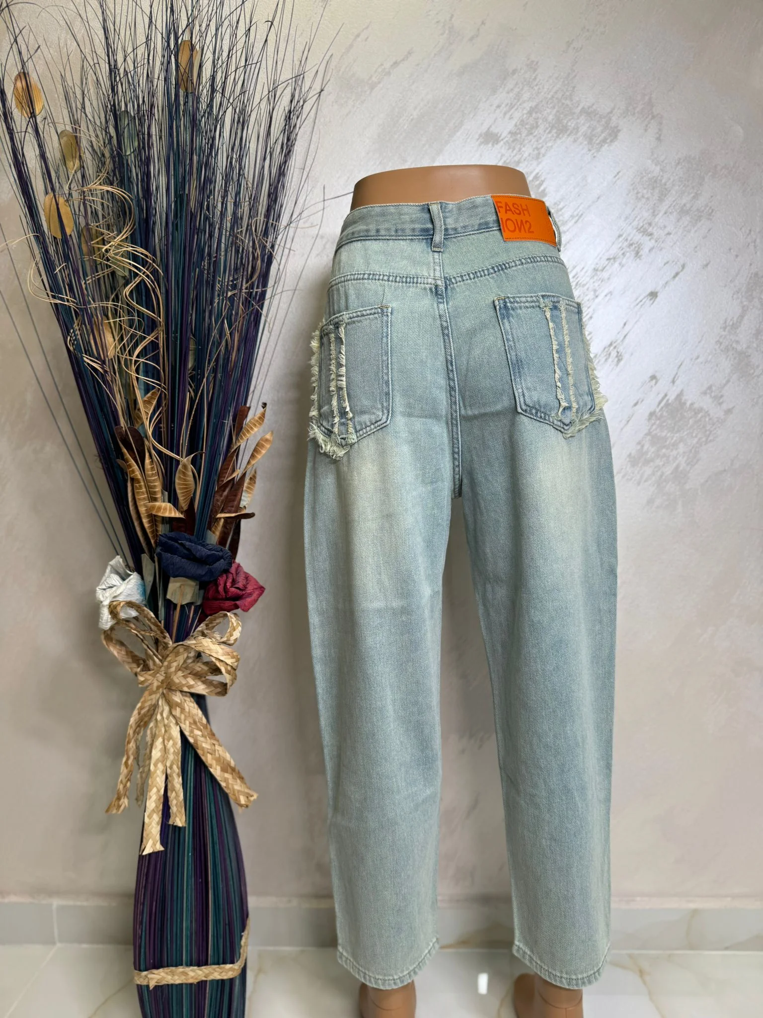 Blugi damă mom fit cu aspect prespălat