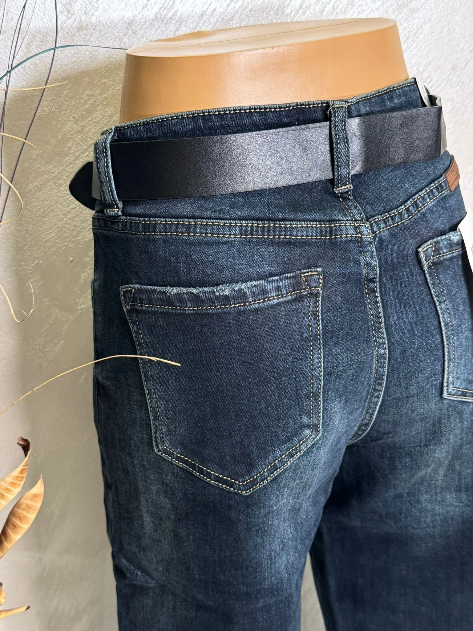 Blugi damă drepți cu talie înaltă și curea inclusă