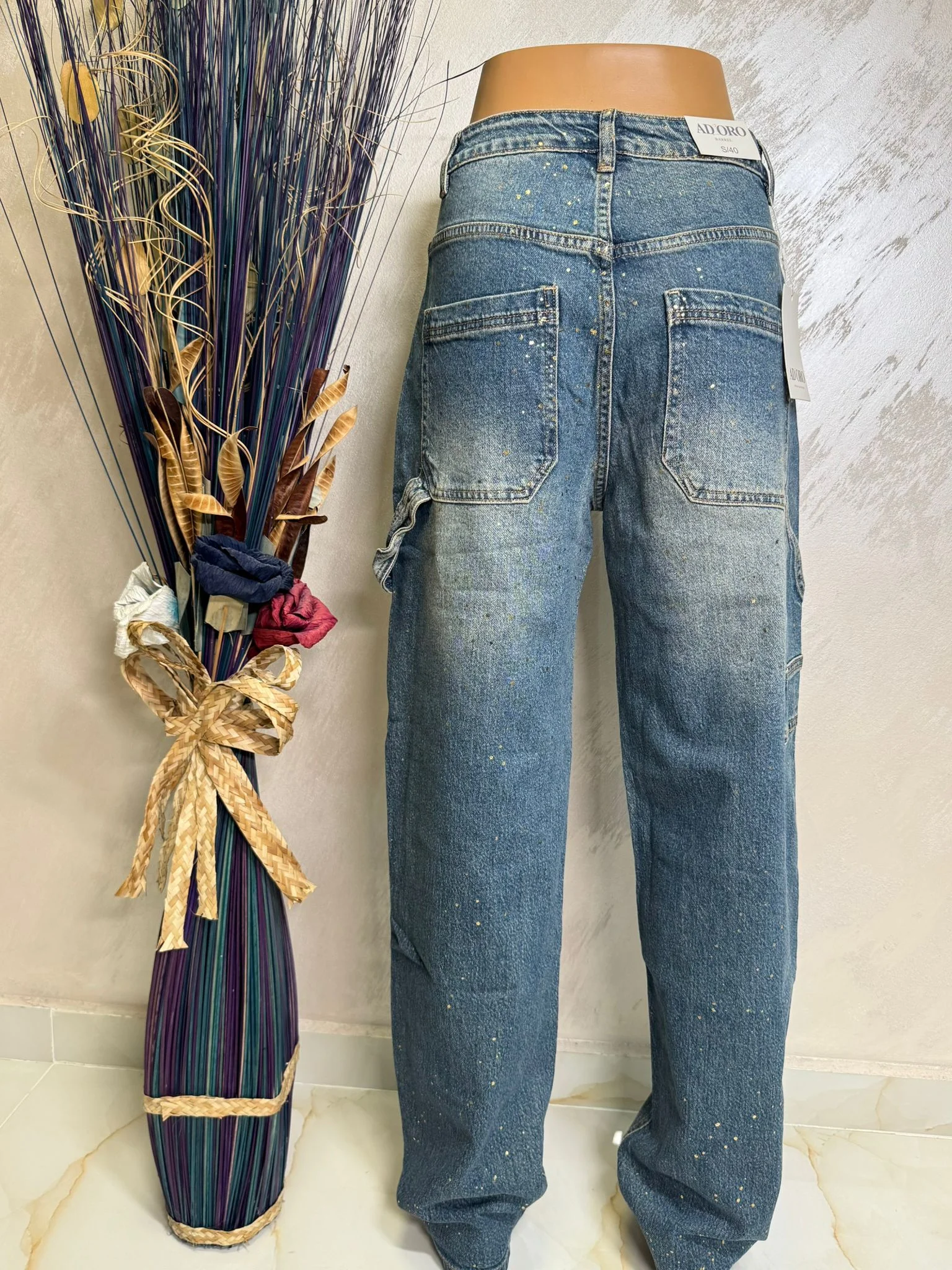 Blugi damă stil cargo cu efect prespălat și detalii paint